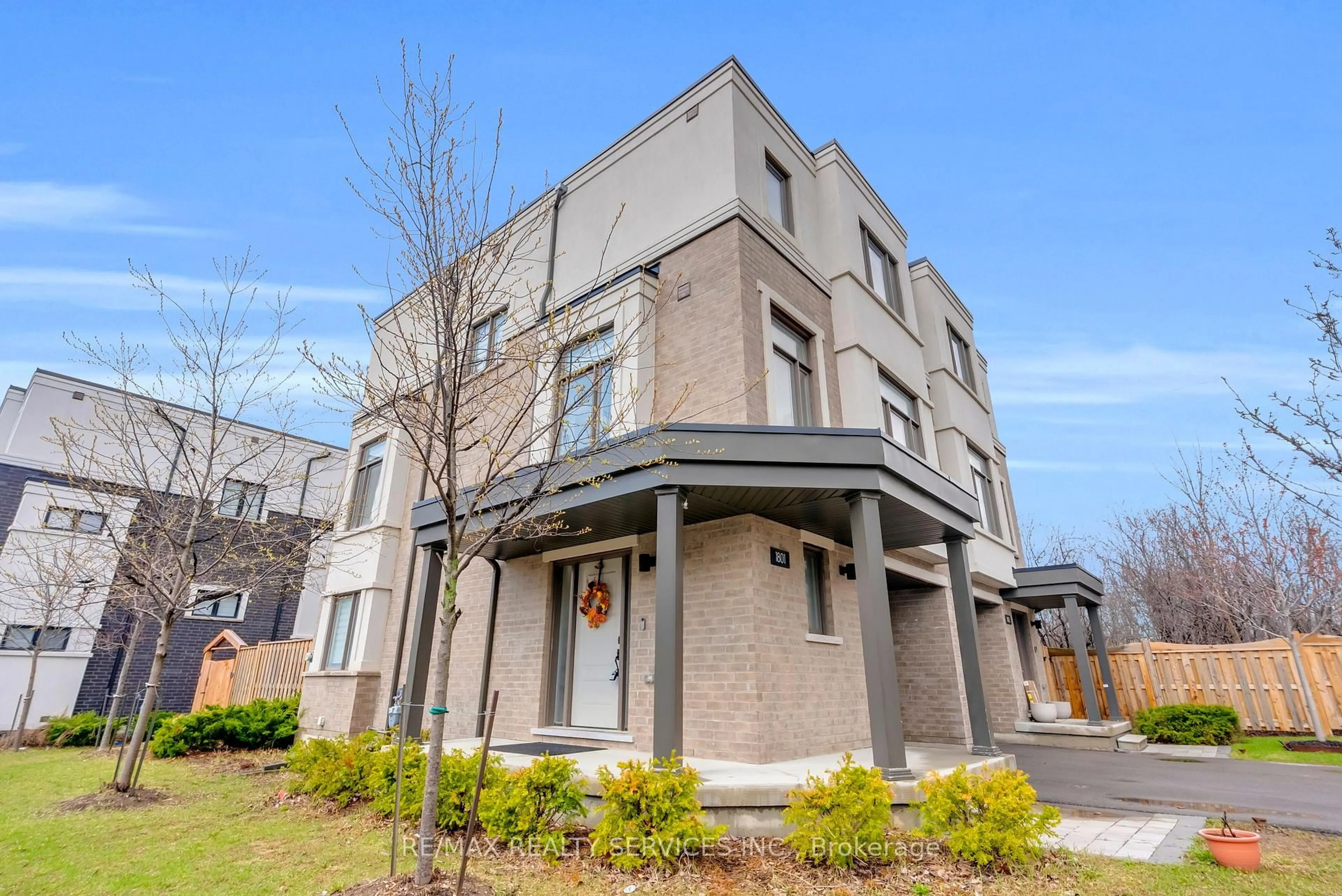 Home with brick exterior material, street for 1801 Mitoff Pl, Mississauga Ontario L4W 0E8