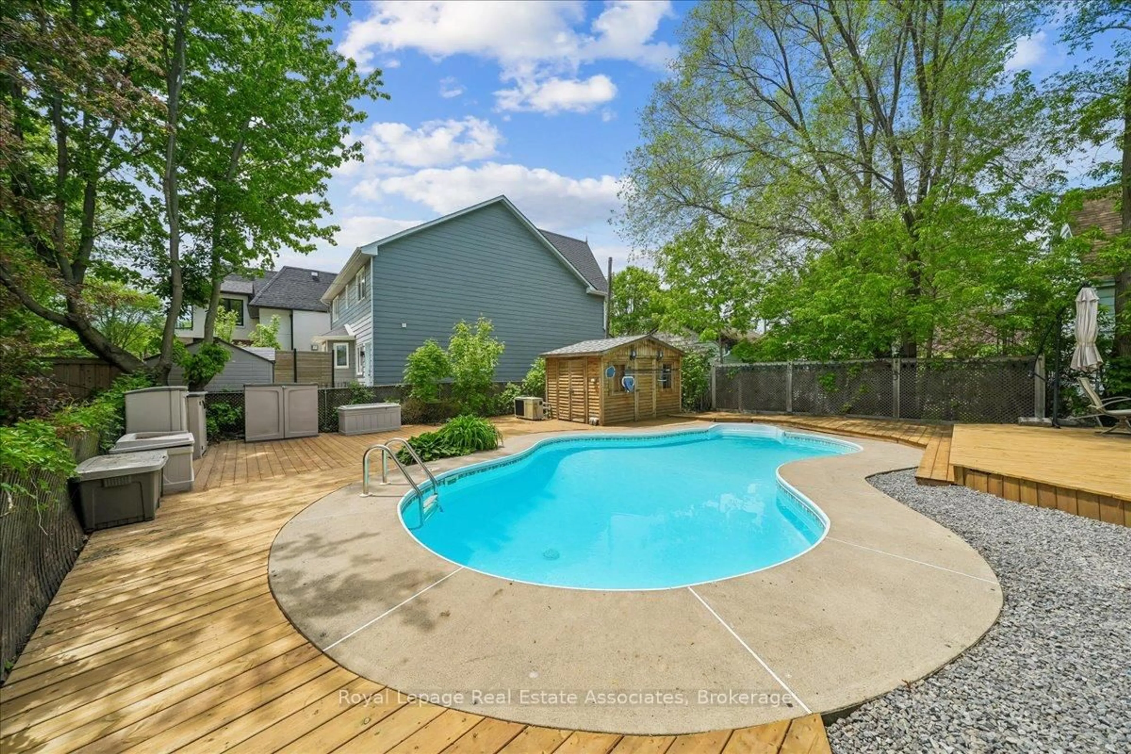 Pool for 1168 Canterbury Rd, Mississauga Ontario L5G 4A2