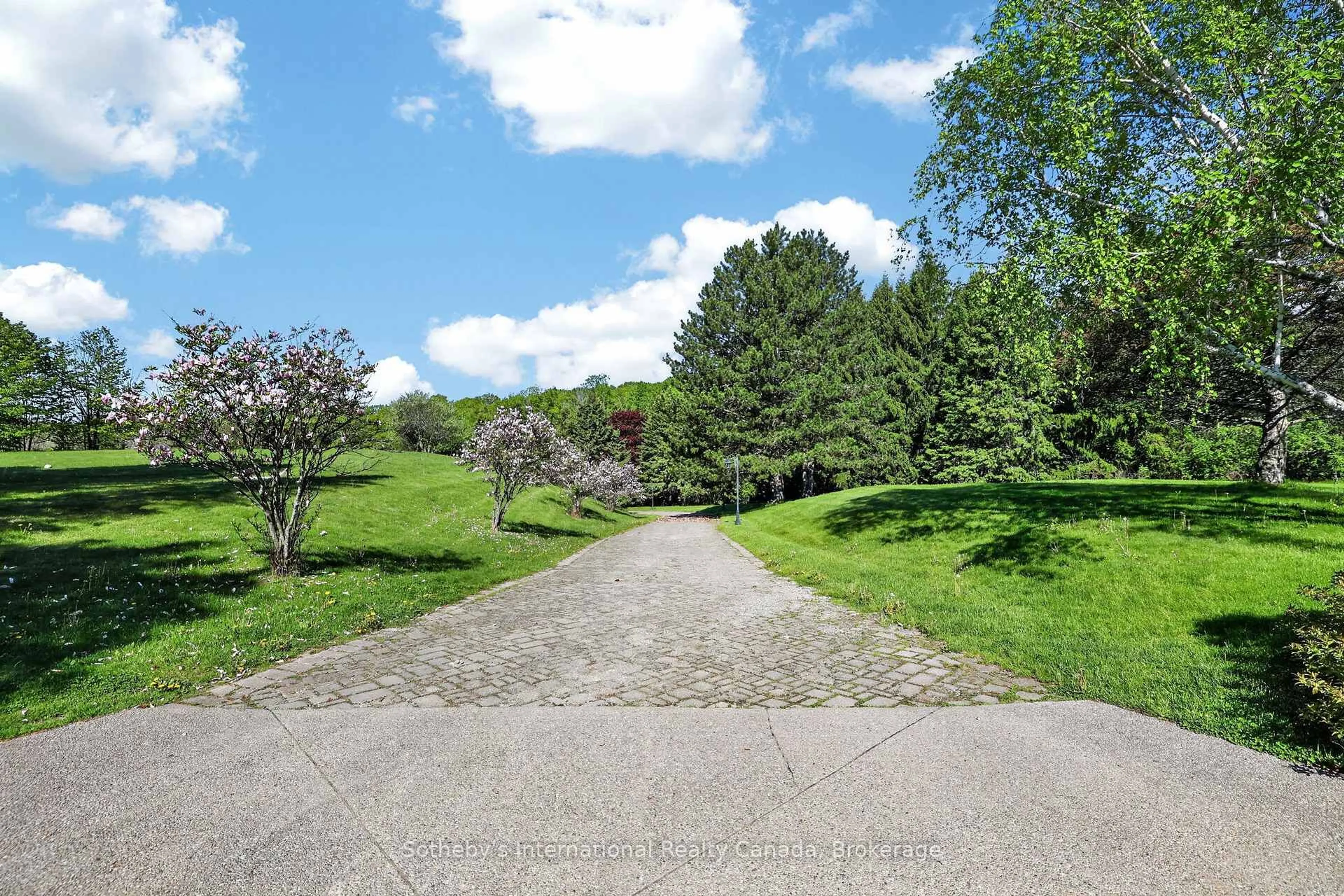 Patio, street for 110 Palmer Circ, Caledon Ontario L7E 0A5