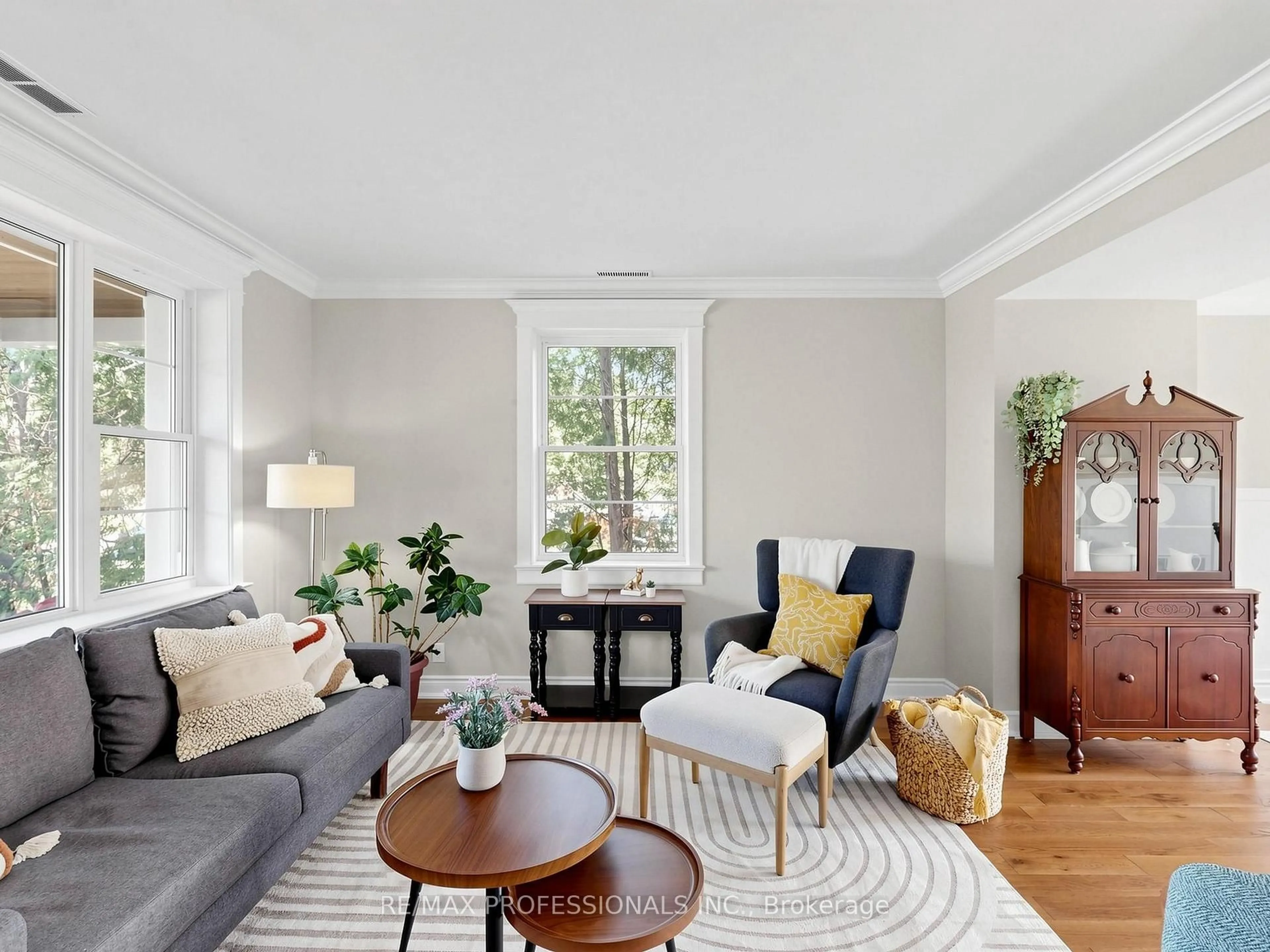Living room with furniture, unknown for 25 Waltham Dr, Toronto Ontario M9V 1S6