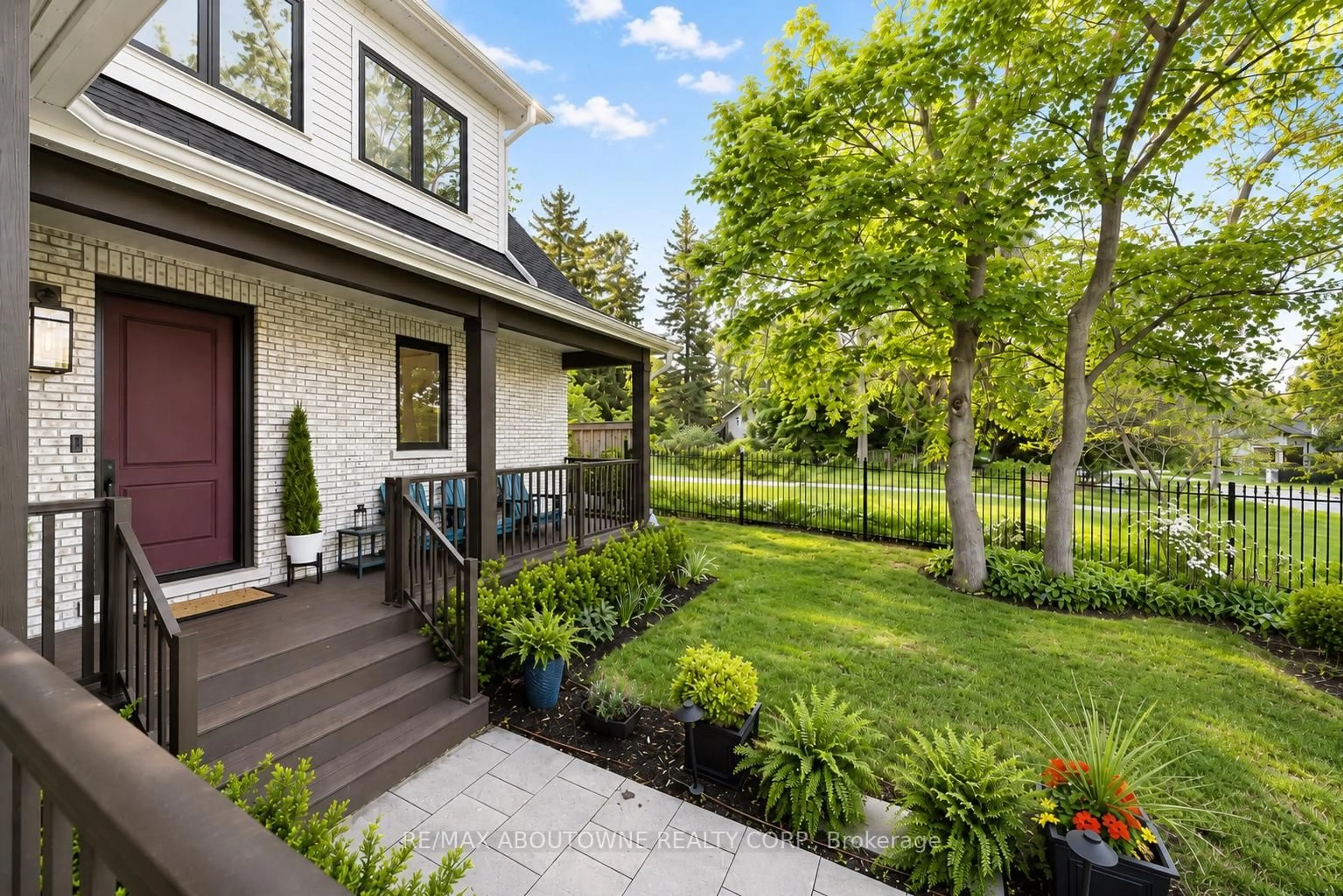 Unknown for 489 Lakeshore Rd, Oakville Ontario L6K 1G4