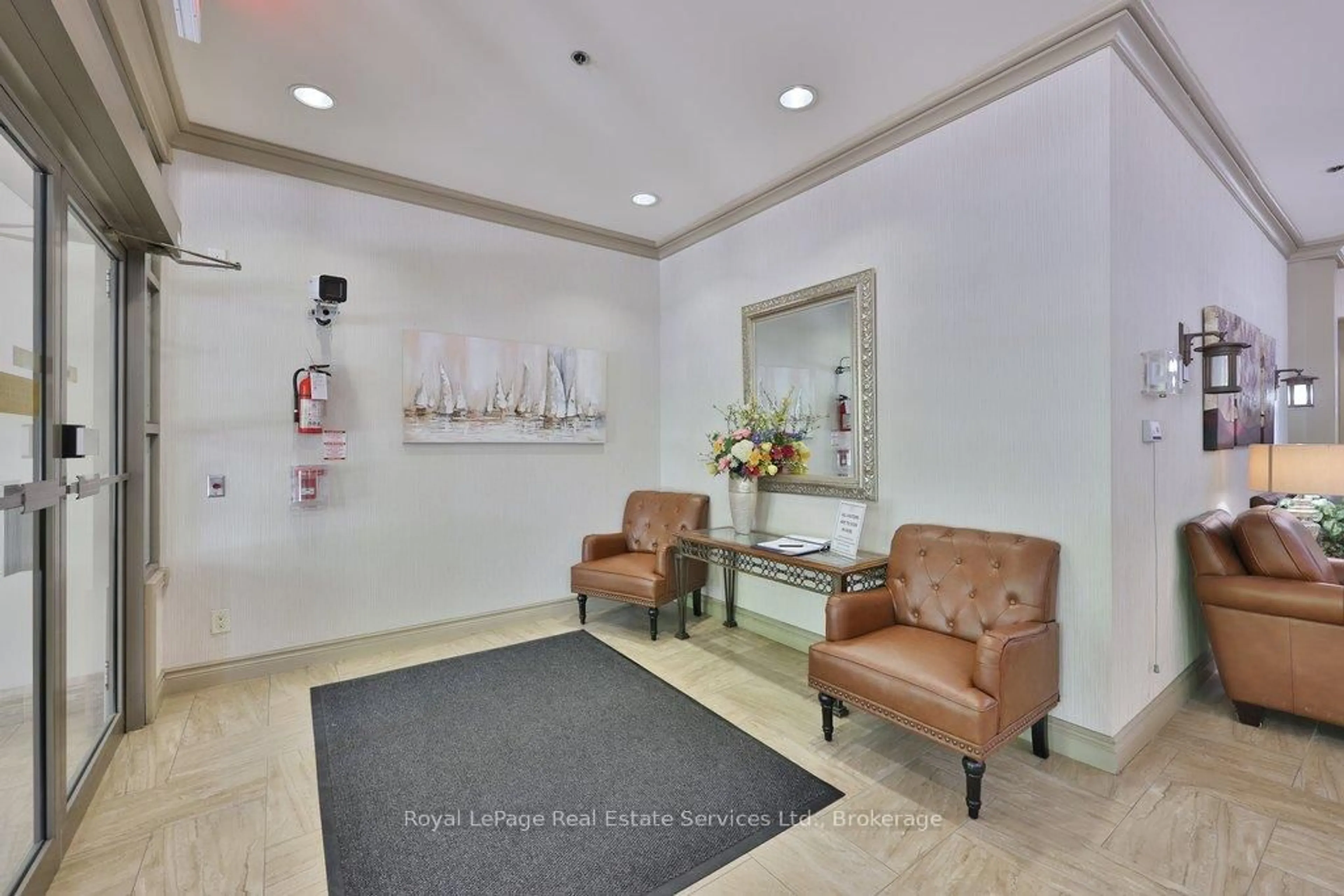 Indoor foyer for 100 Burloak Dr #2205, Burlington Ontario L7L 6P6