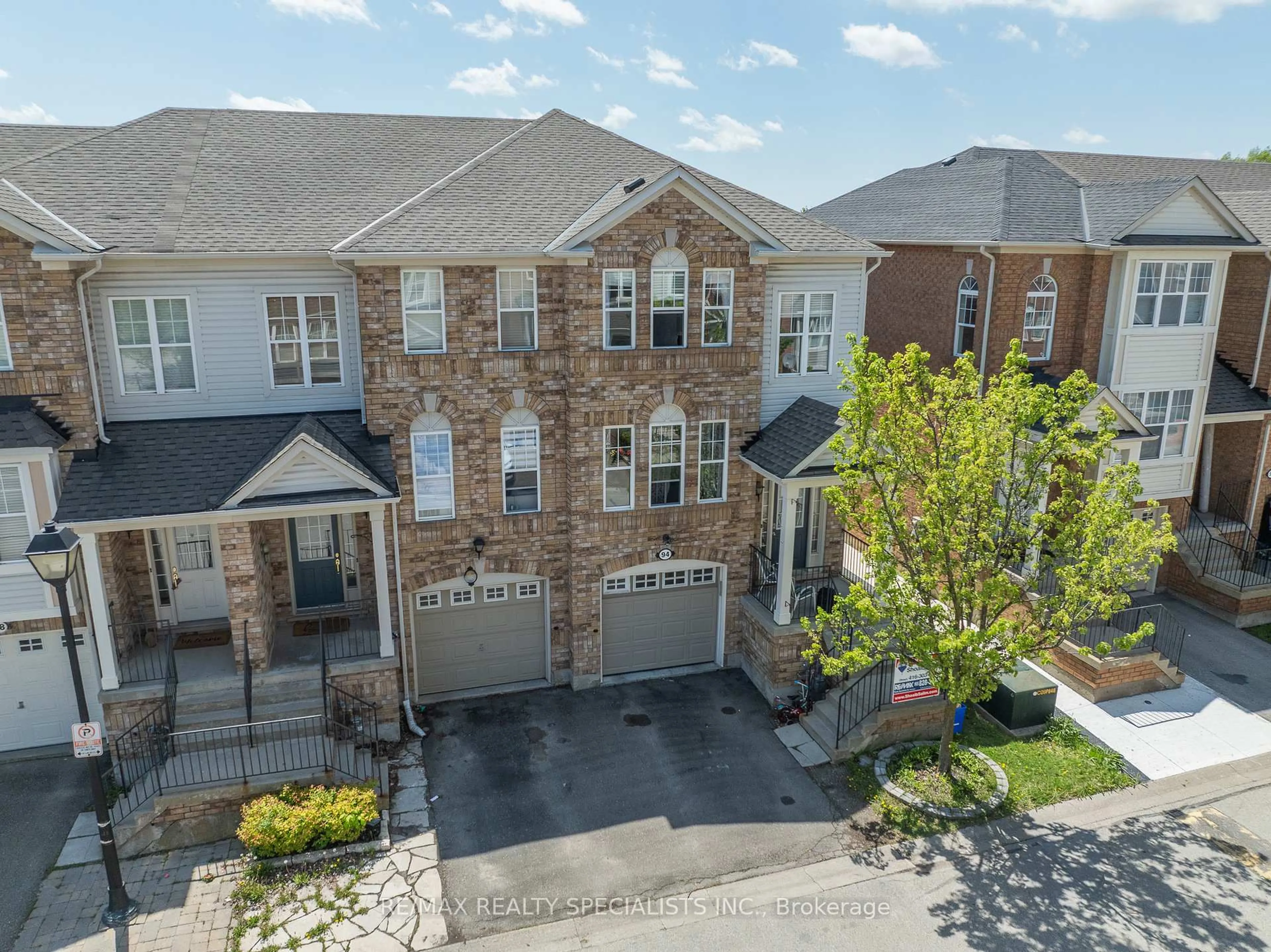A pic from outside/outdoor area/front of a property/back of a property/a pic from drone, street for 94 Seedhouse Lane, Halton Hills Ontario L7G 6K3