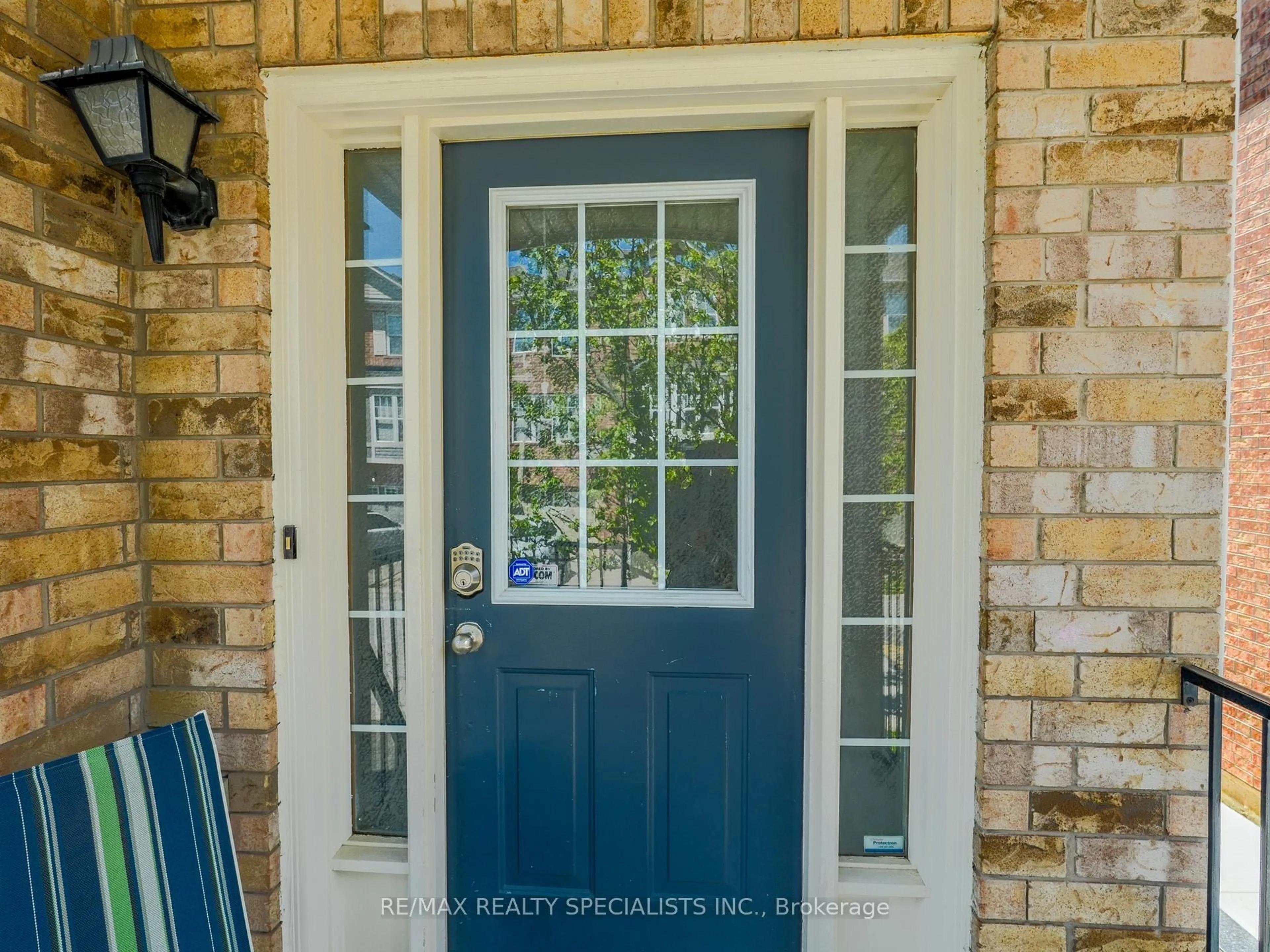 Indoor entryway for 94 Seedhouse Lane, Halton Hills Ontario L7G 6K3