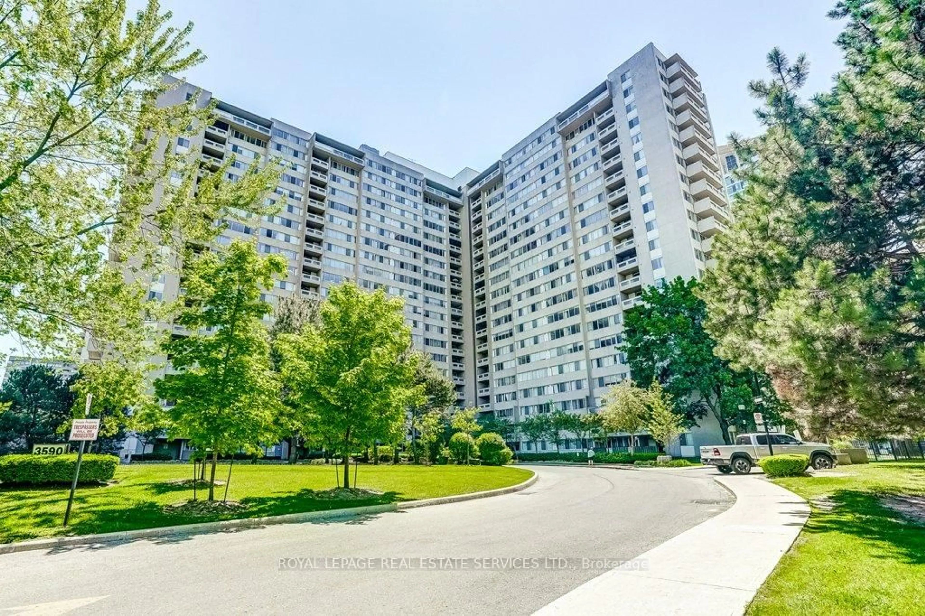 Unknown for 3590 Kaneff Cres #402, Mississauga Ontario L5A 3X3