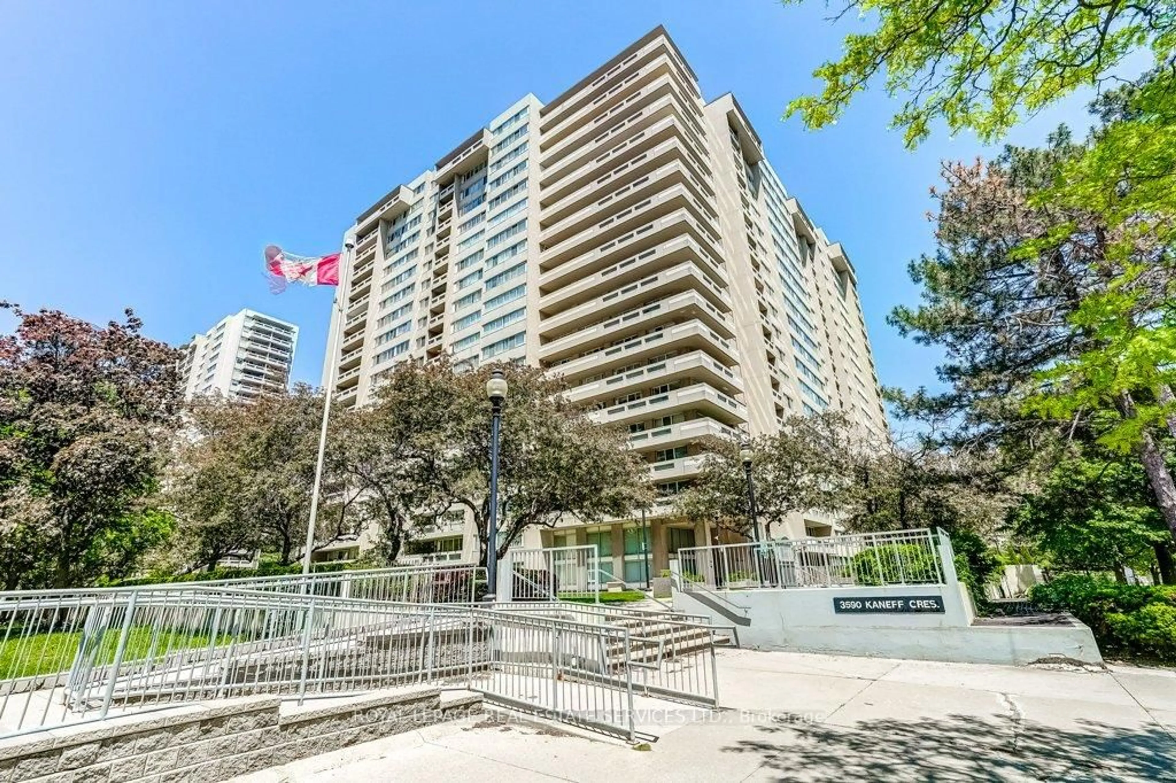 Unknown for 3590 Kaneff Cres #402, Mississauga Ontario L5A 3X3