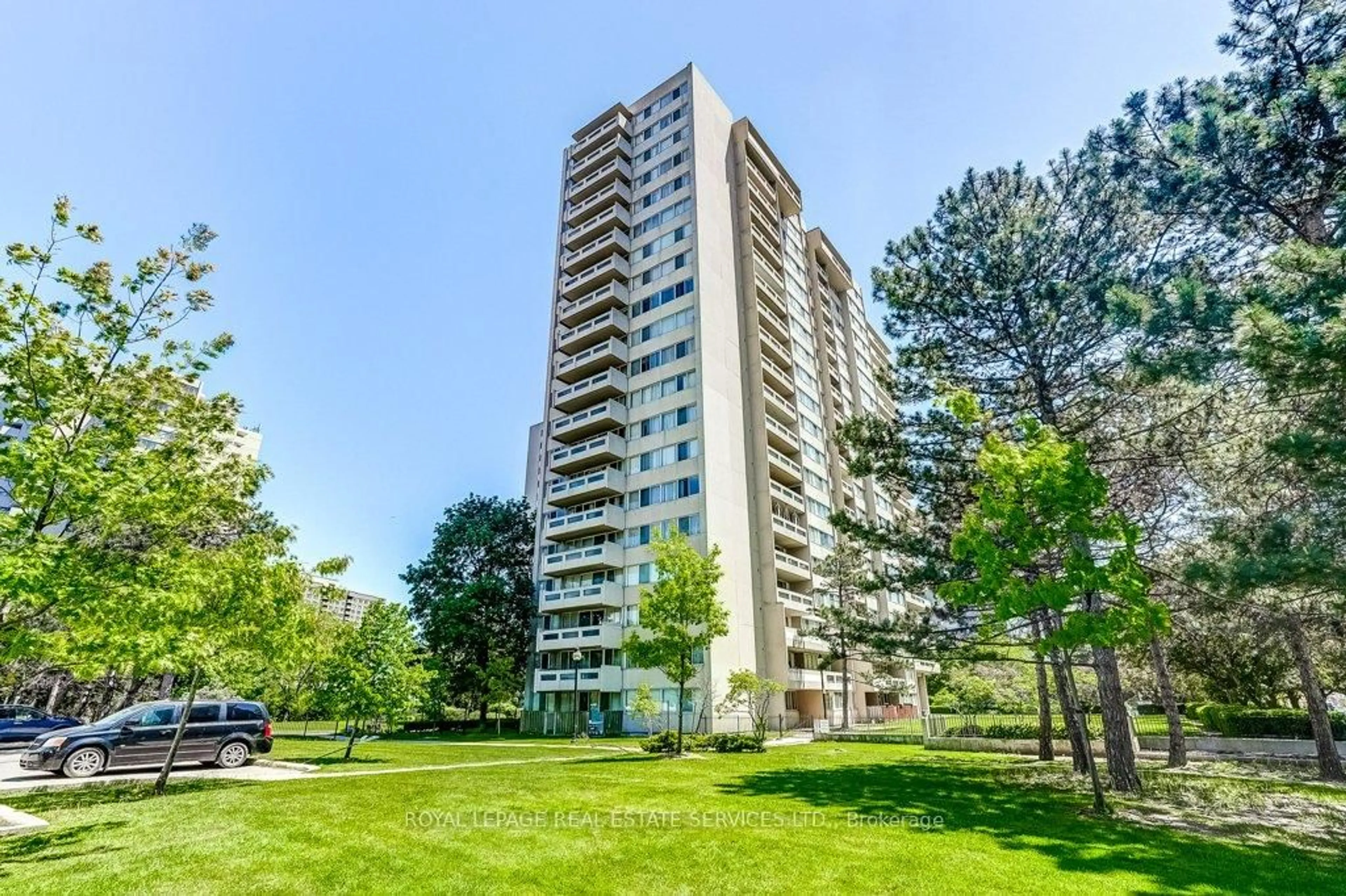 A pic from outside/outdoor area/front of a property/back of a property/a pic from drone, building for 3590 Kaneff Cres #402, Mississauga Ontario L5A 3X3