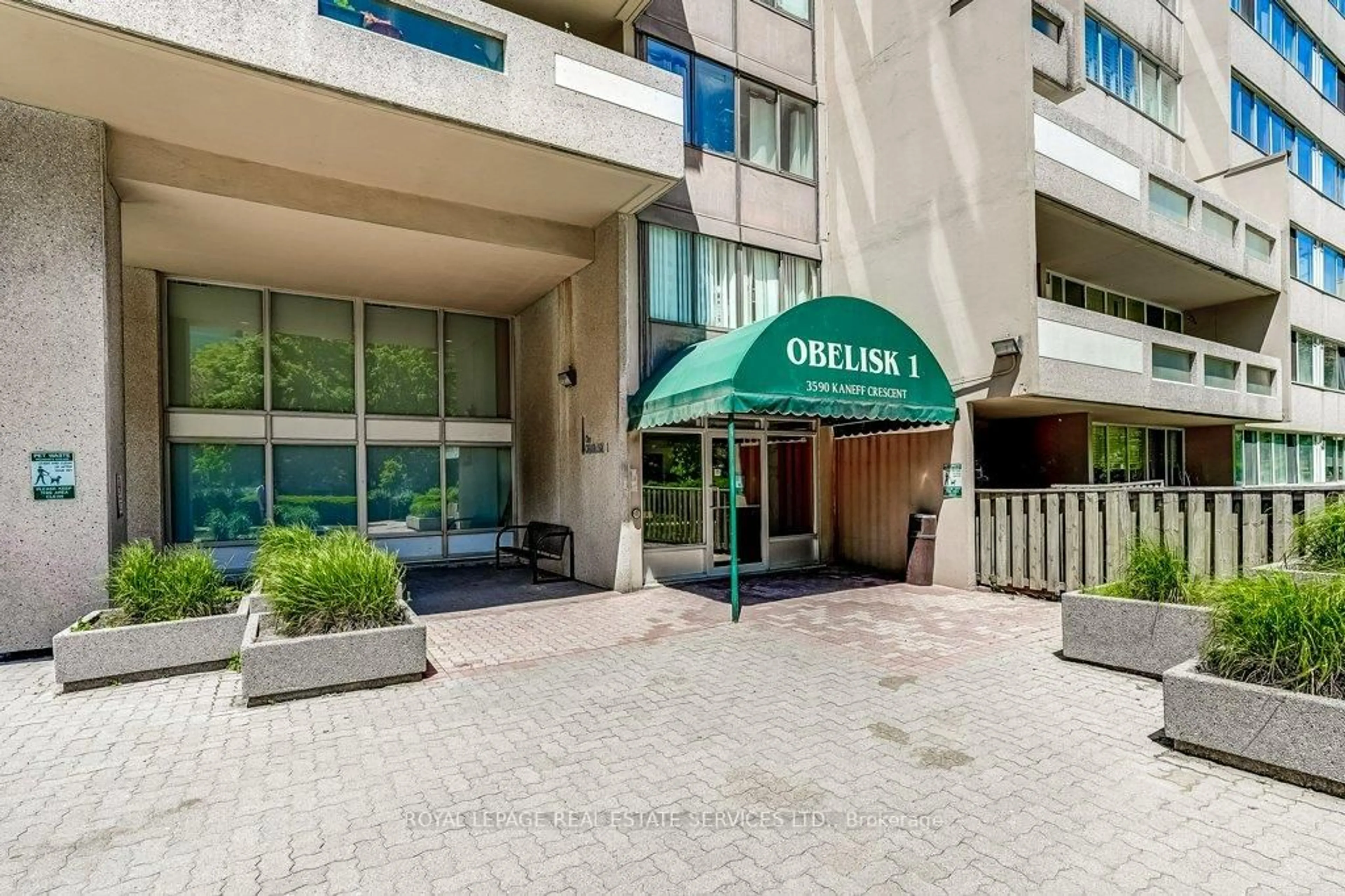 Unknown for 3590 Kaneff Cres #402, Mississauga Ontario L5A 3X3