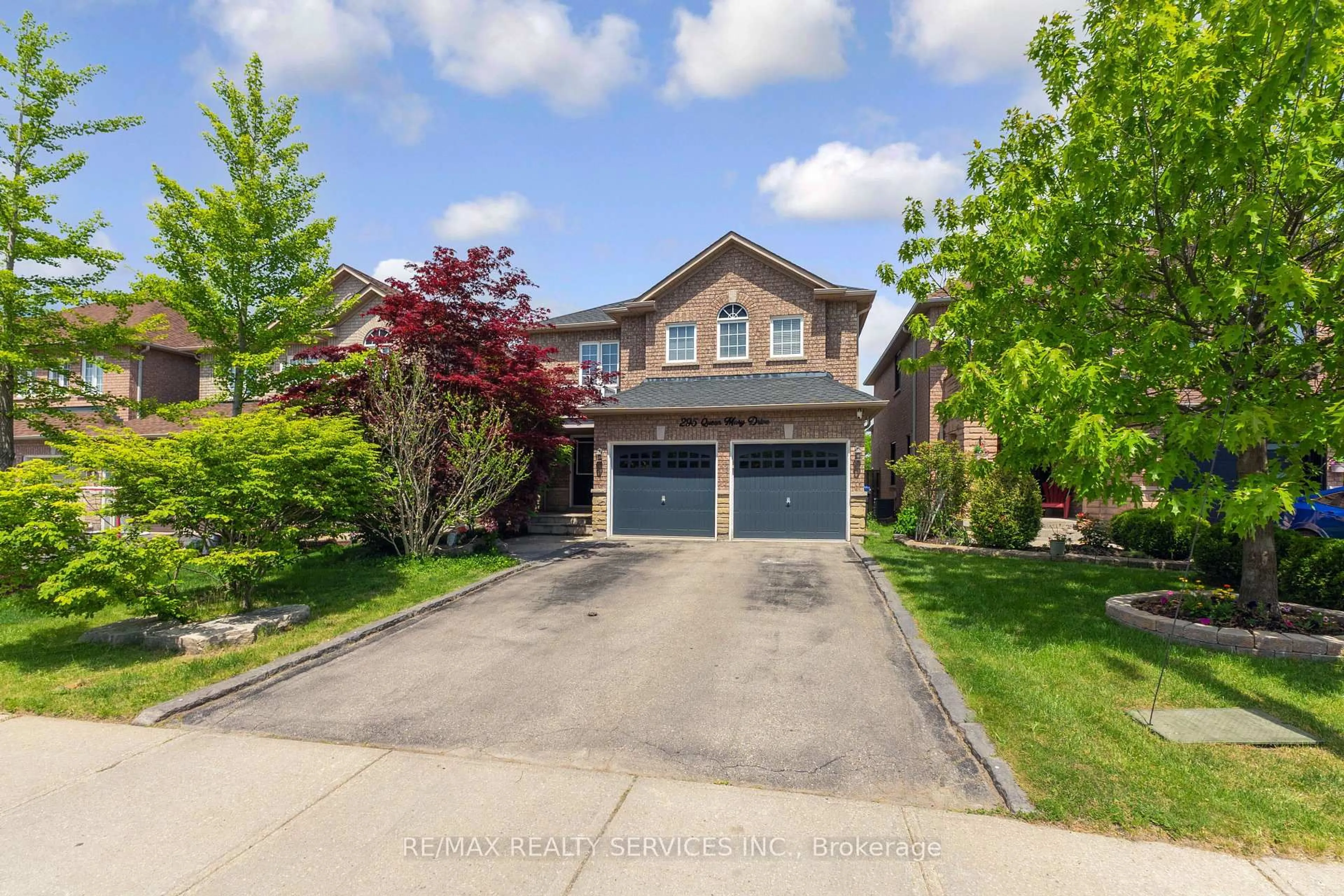 Unknown for 295 Queen Mary Dr, Brampton Ontario L7A 3R1