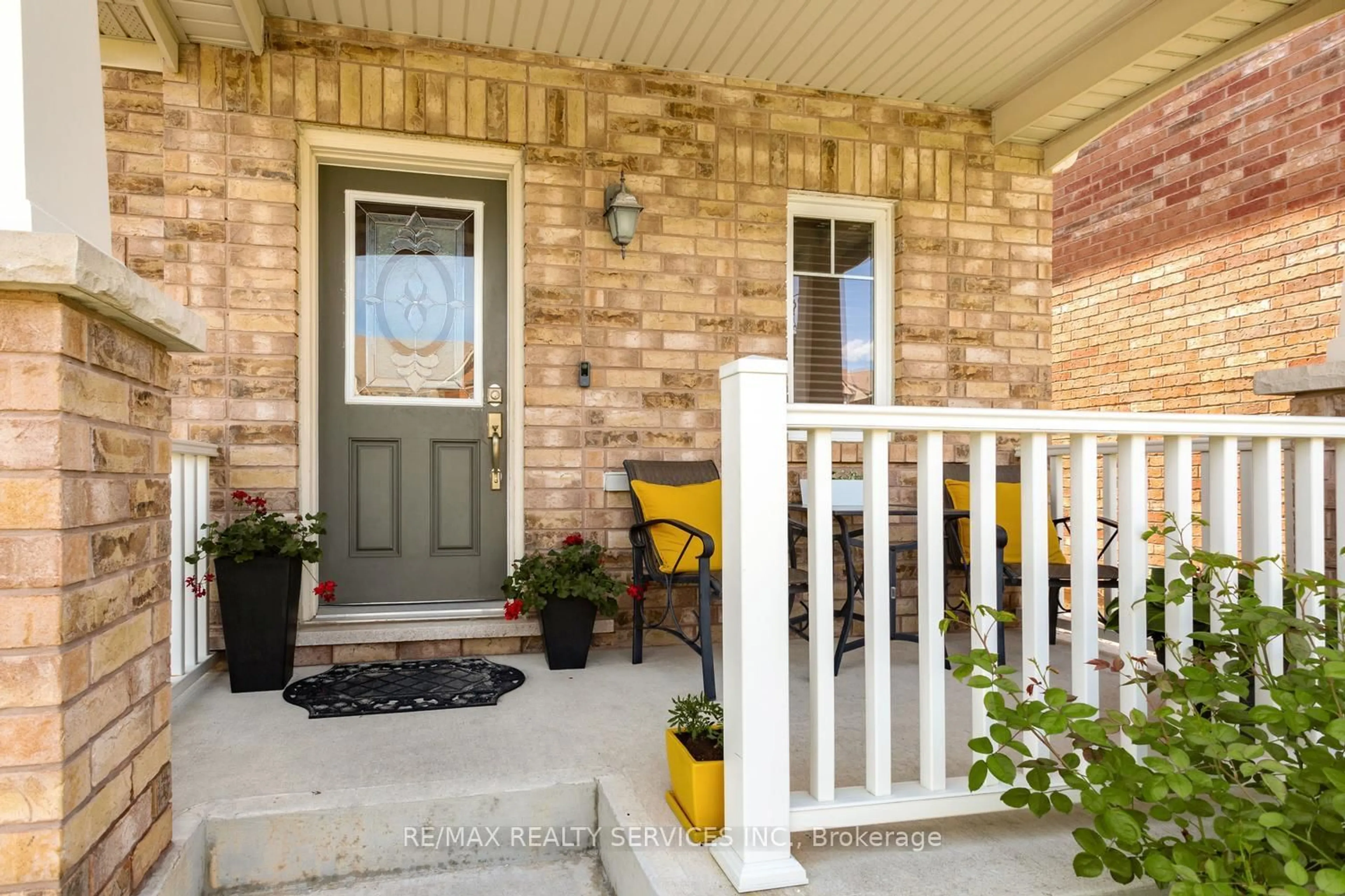 Indoor entryway for 164 Mcdougall Cross, Milton Ontario L9T 0P7