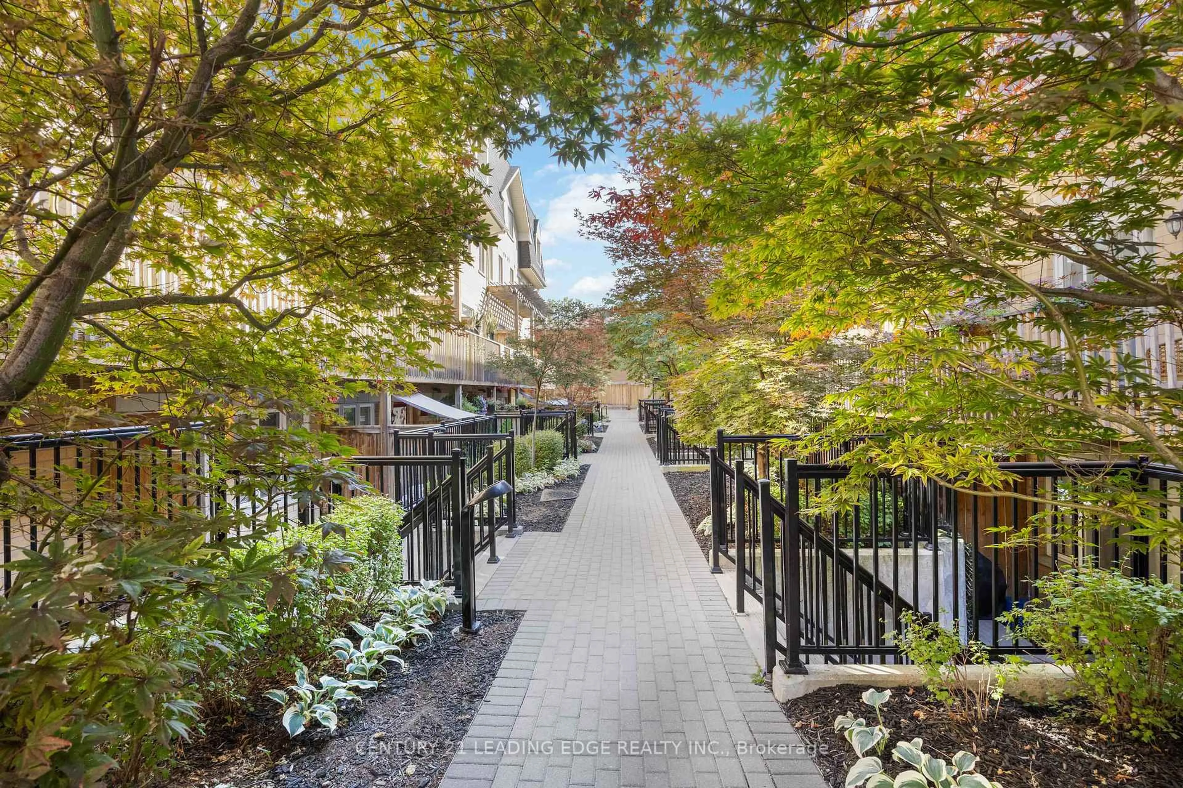 Patio, street for 380 Hopewell Ave #121, Toronto Ontario M6E 2S2