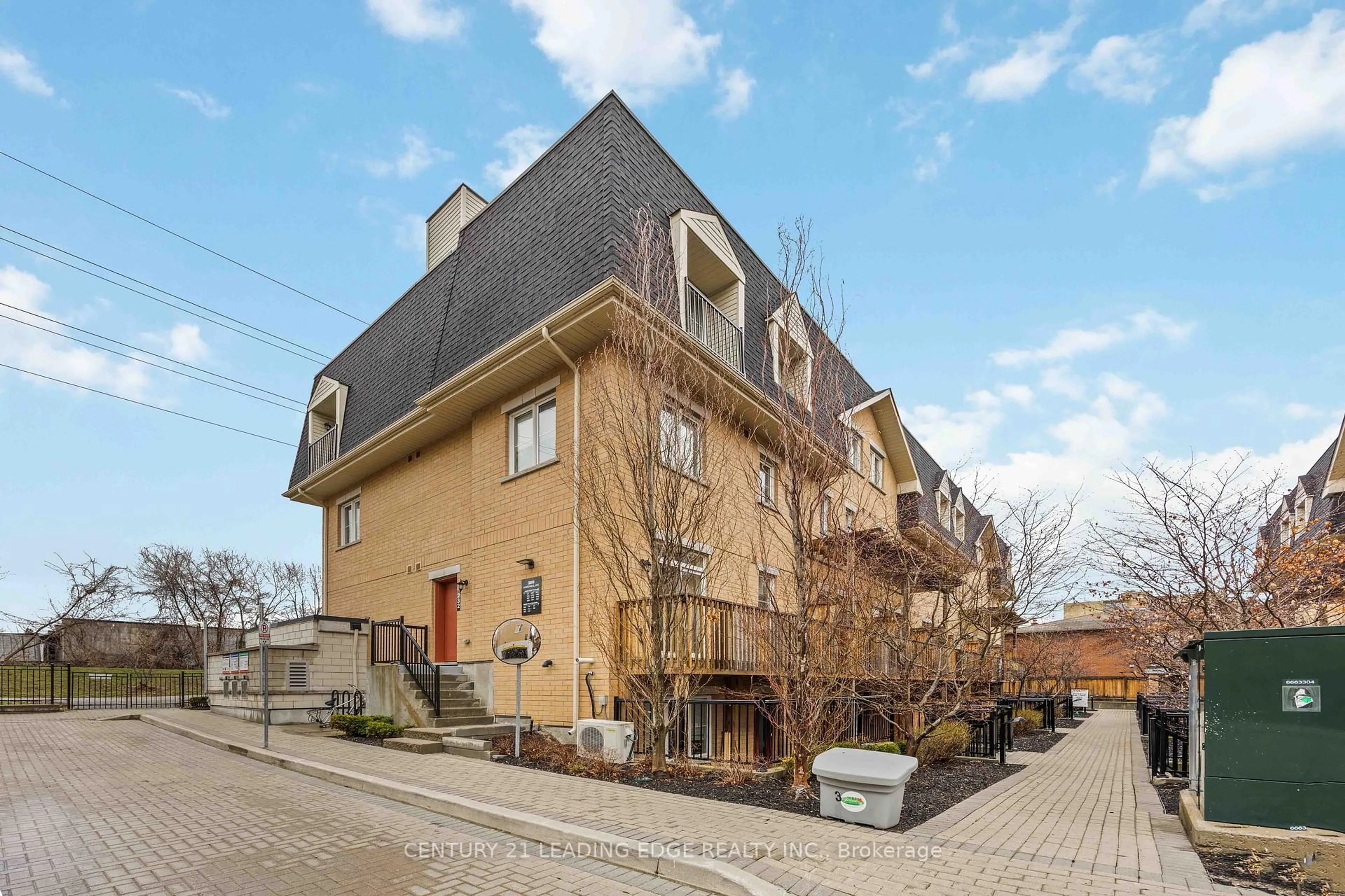 Patio, street for 380 Hopewell Ave #121, Toronto Ontario M6E 2S2