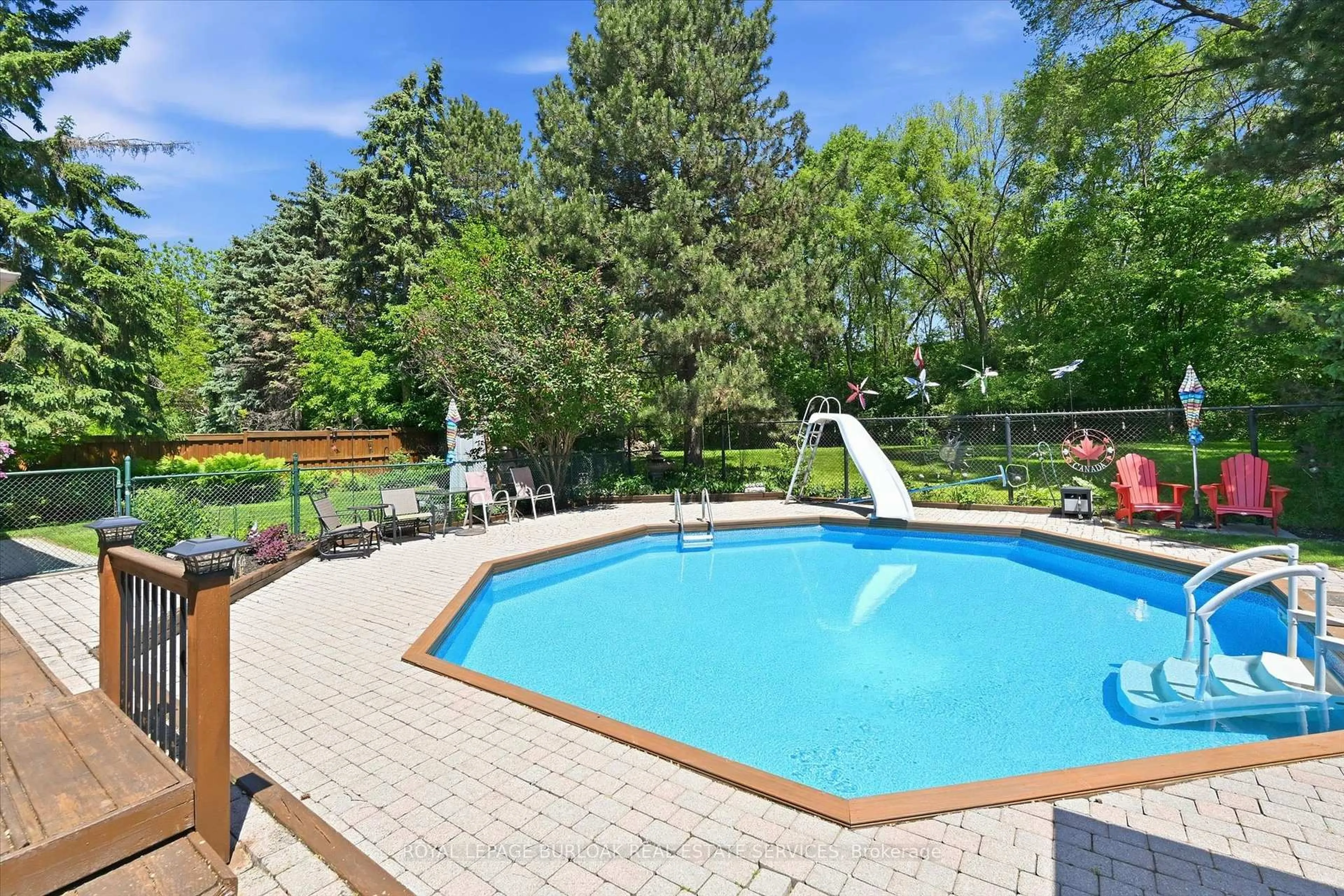 Pool for 951 Cloverleaf Dr, Burlington Ontario L7T 3Y8