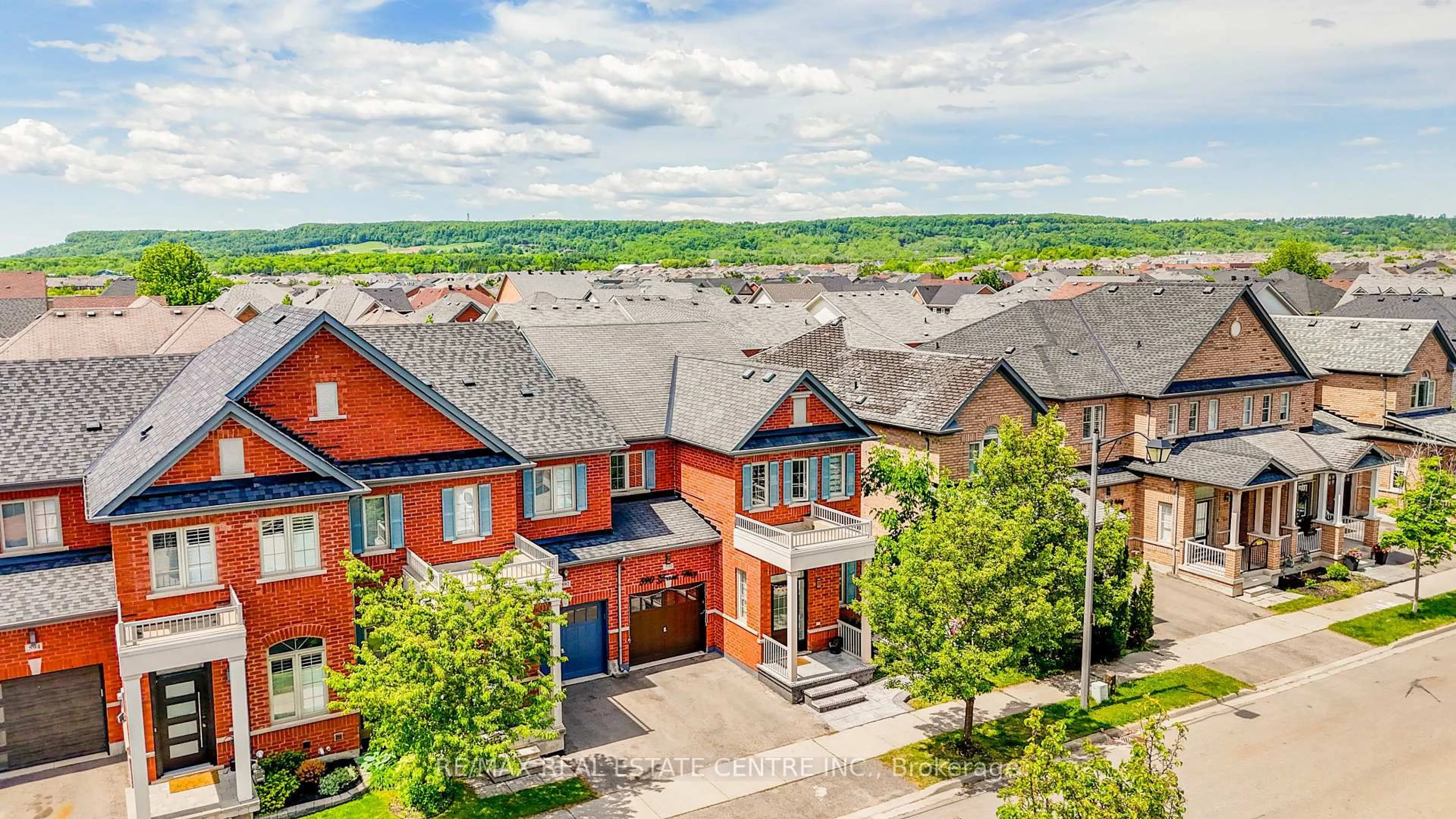 A pic from outside/outdoor area/front of a property/back of a property/a pic from drone, unknown for 590 Grant Way, Milton Ontario L9T 0W1