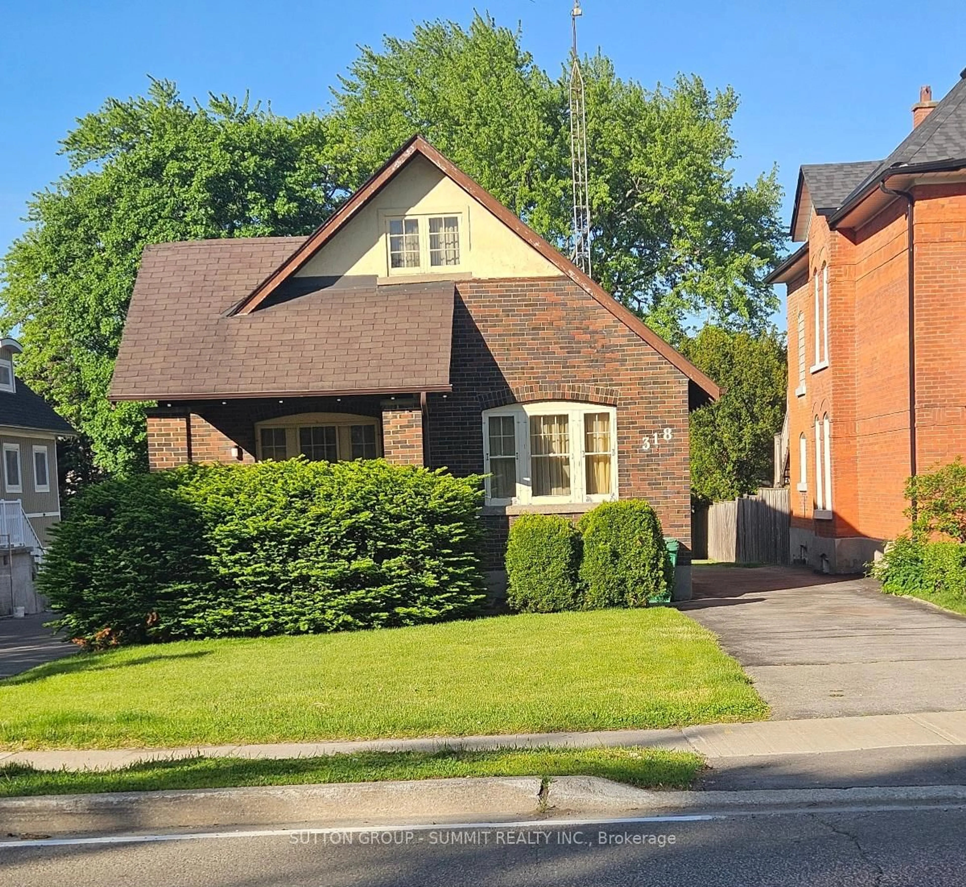 Home with brick exterior material, street for 318 Queen St, Mississauga Ontario L5M 1M2