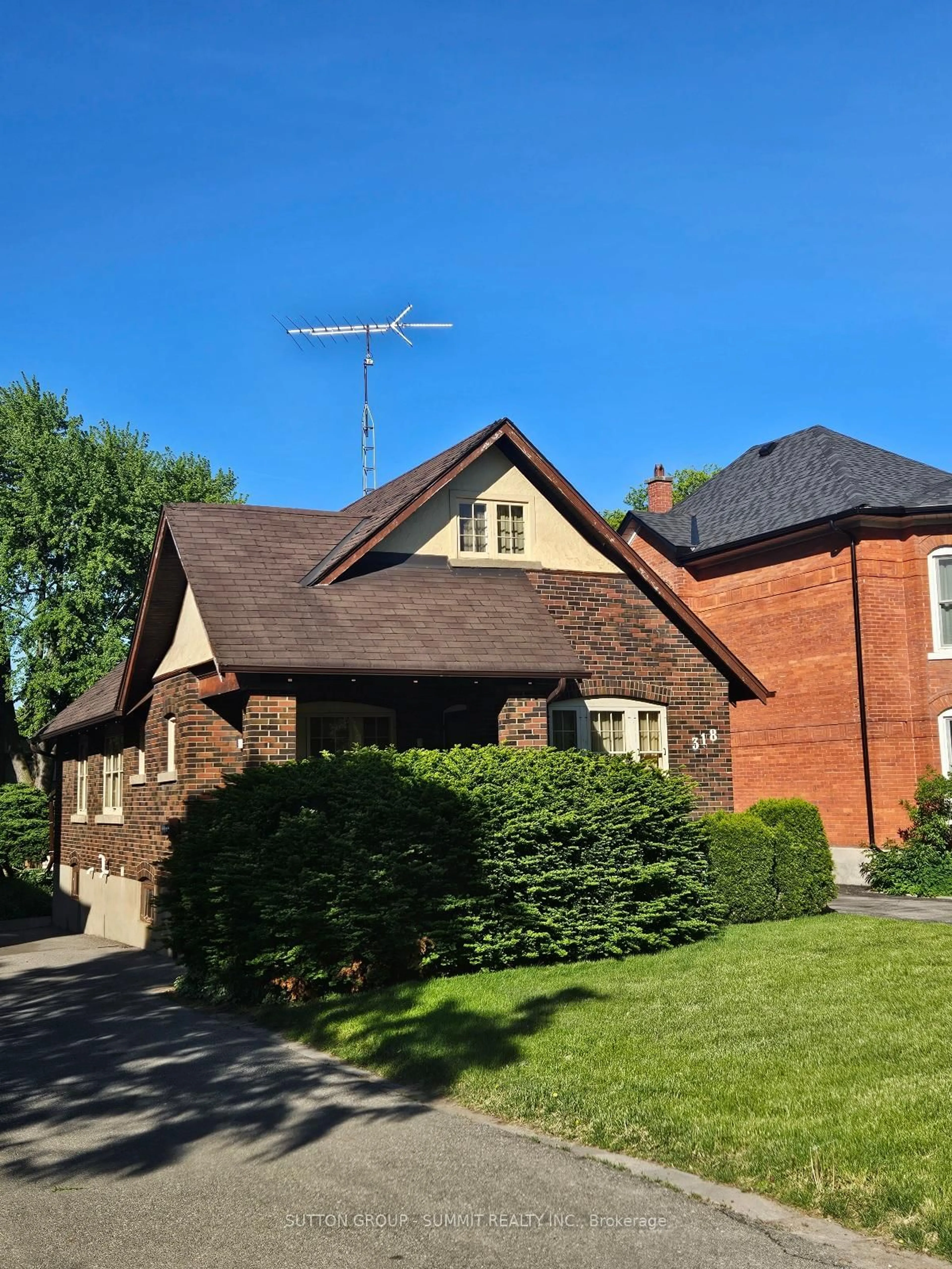 Home with brick exterior material, street for 318 Queen St, Mississauga Ontario L5M 1M2