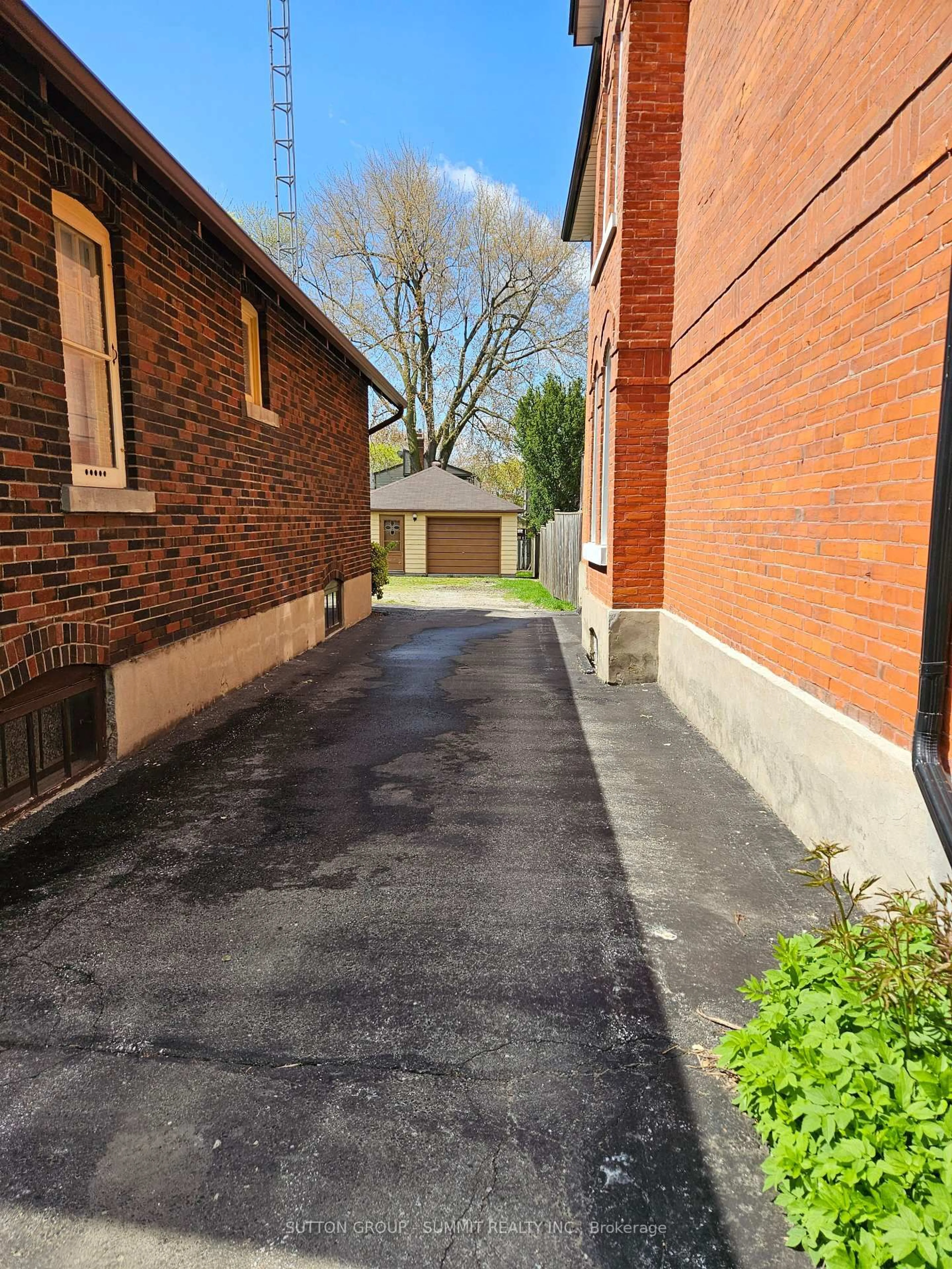 Unknown for 318 Queen St, Mississauga Ontario L5M 1M2