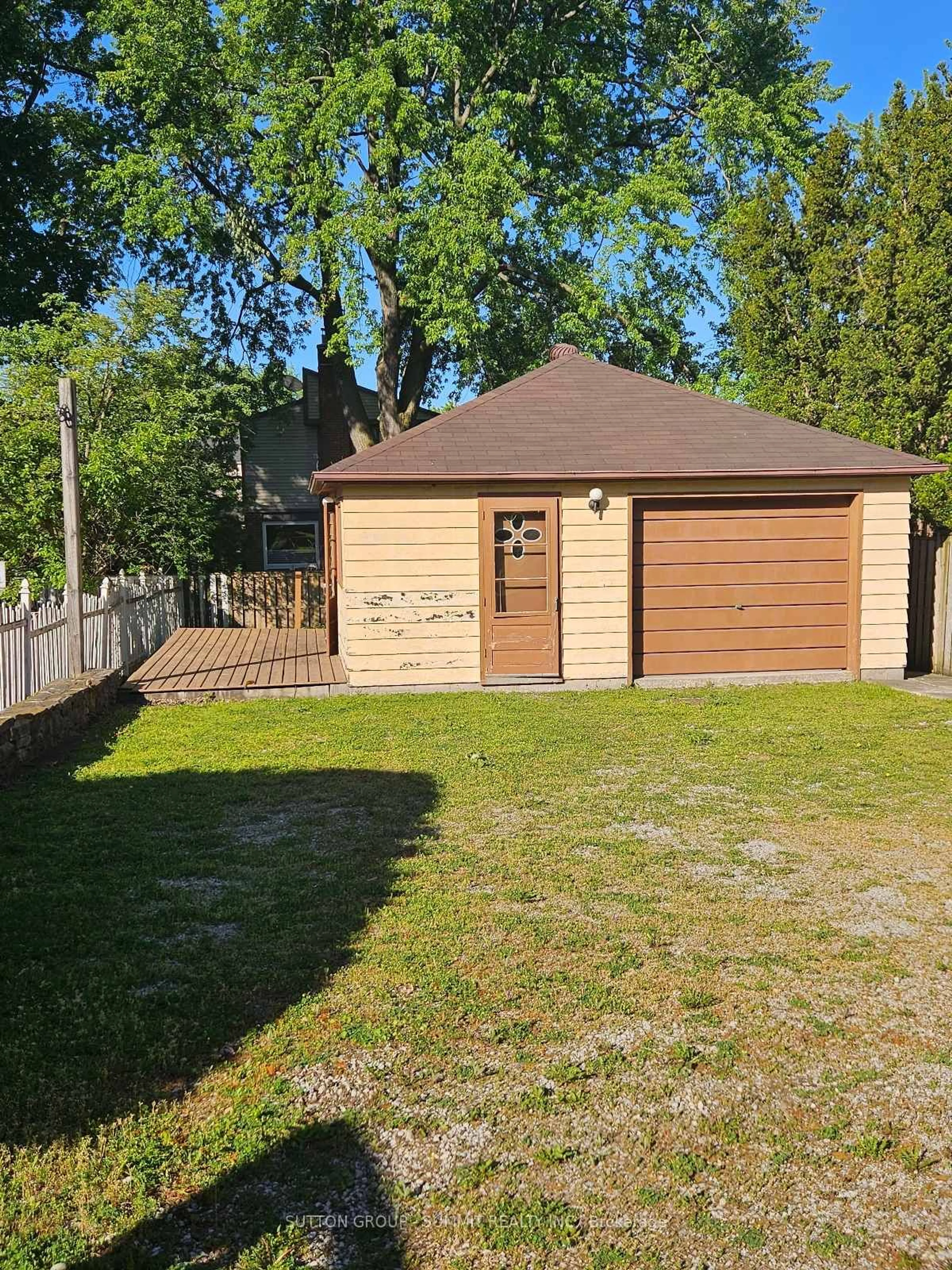 Shed for 318 Queen St, Mississauga Ontario L5M 1M2
