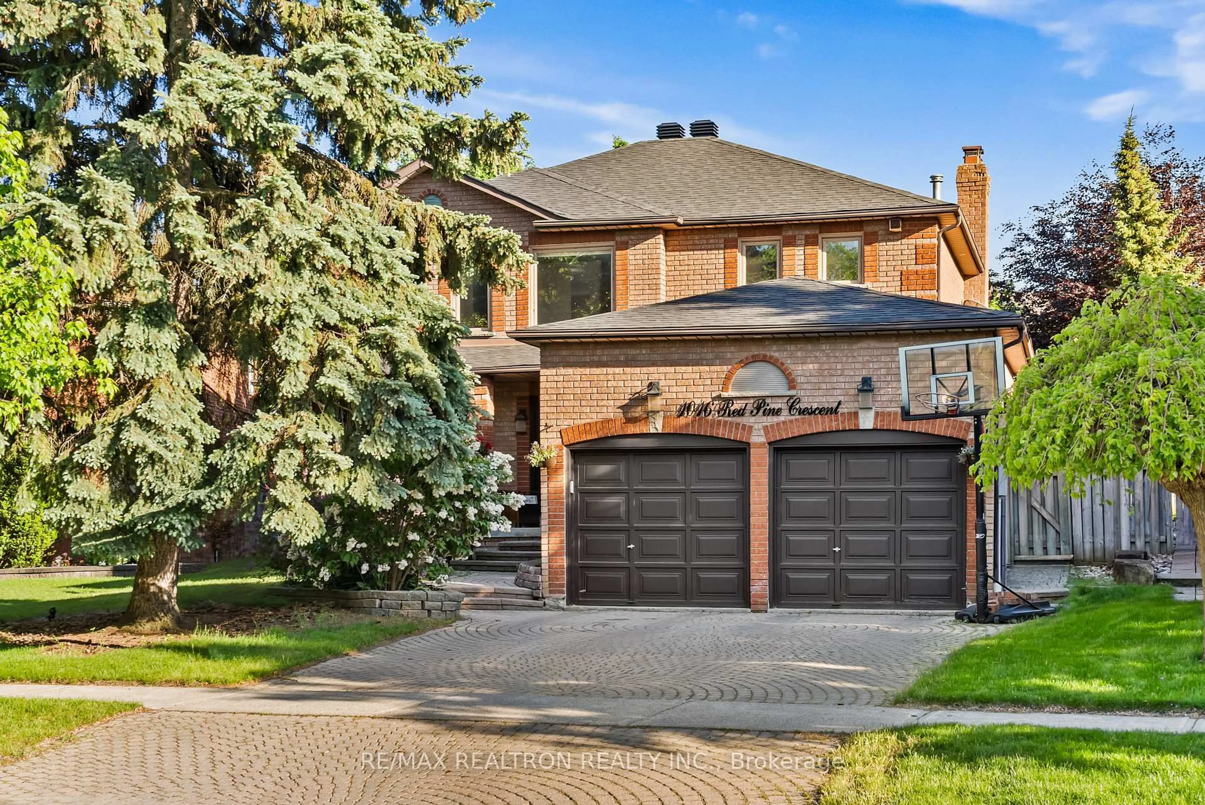 Home with brick exterior material, street for 1016 Red Pine Cres, Mississauga Ontario L5H 4E8