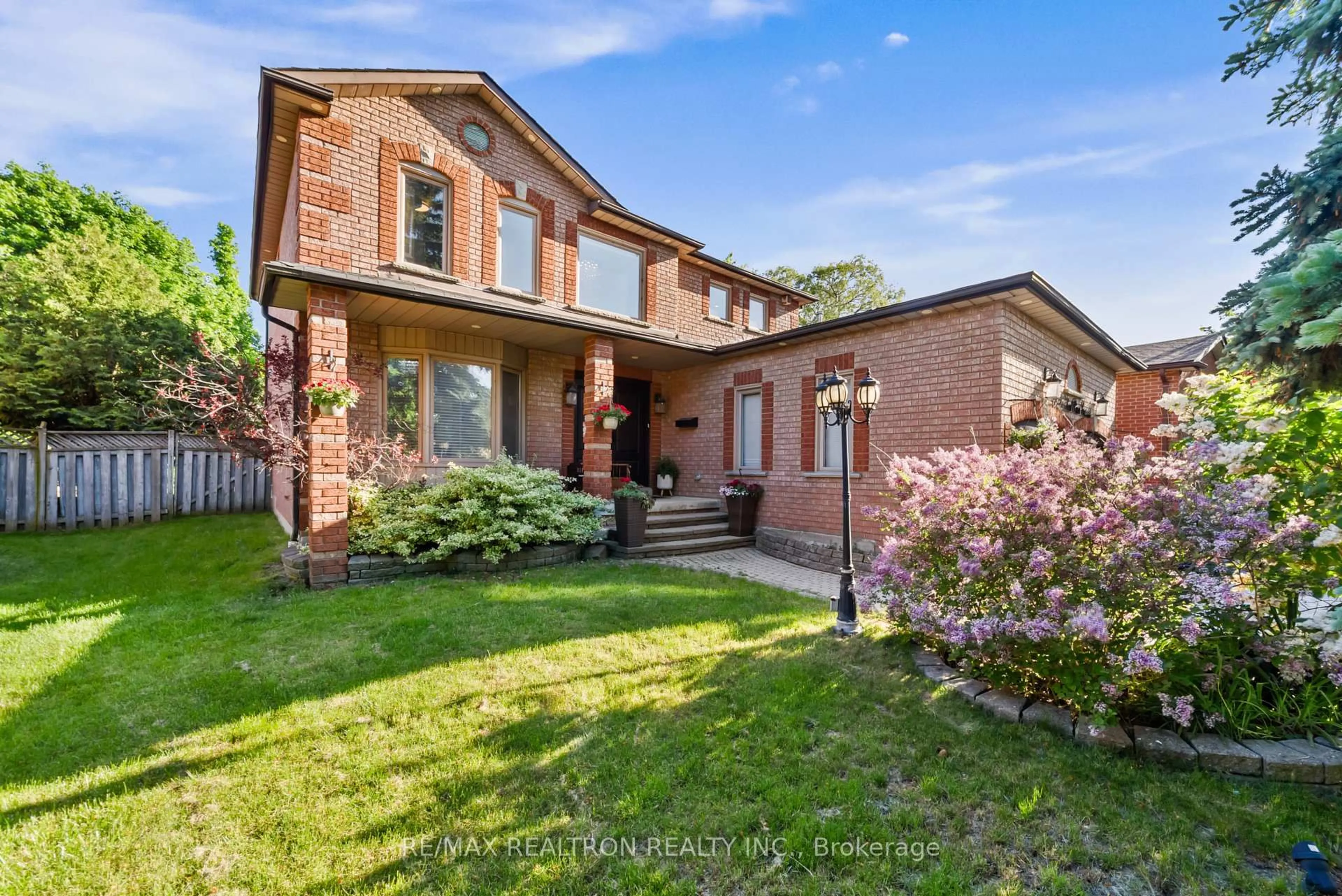 Home with brick exterior material, street for 1016 Red Pine Cres, Mississauga Ontario L5H 4E8