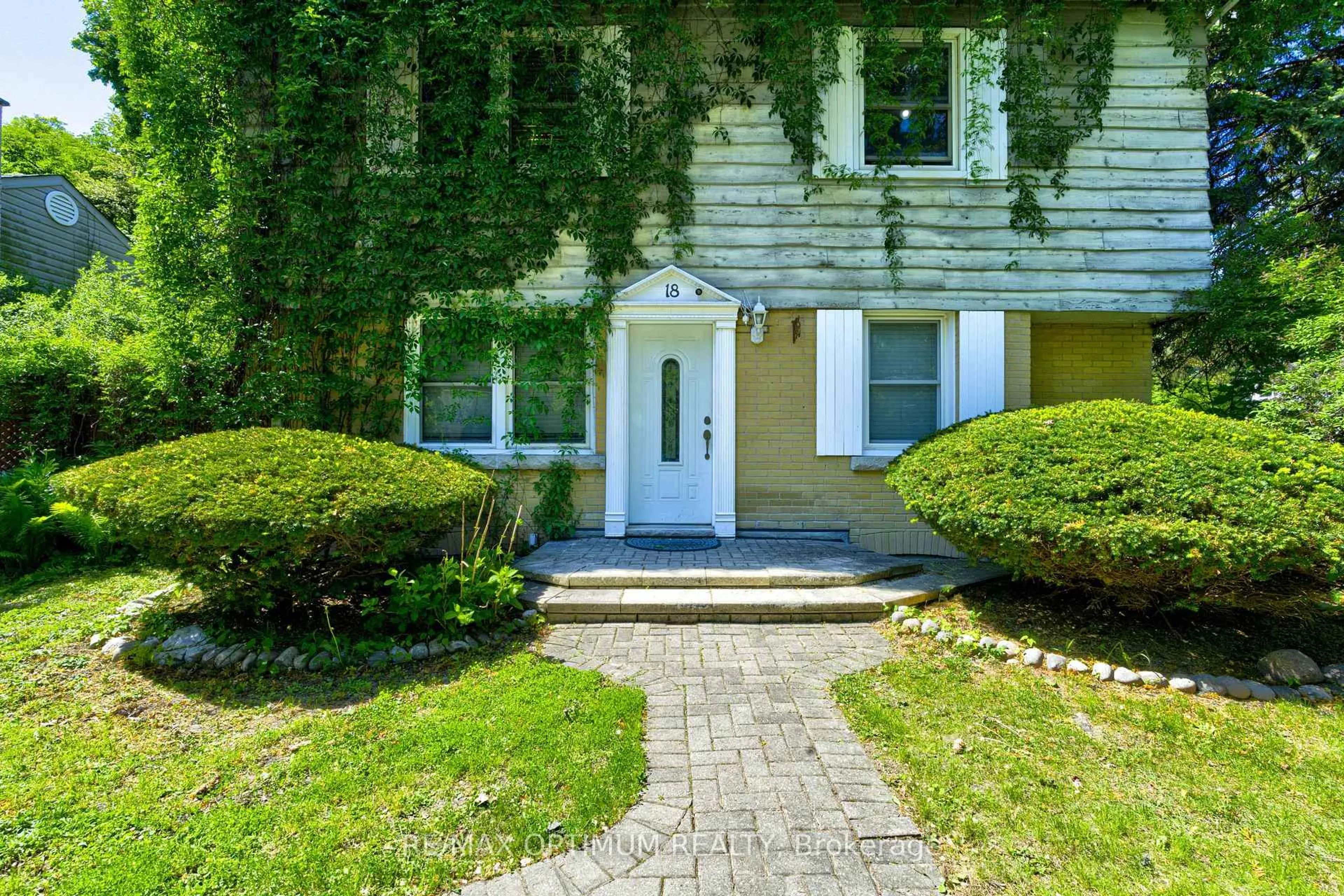 Unknown for 18 Armstrong St, Brampton Ontario L6W 1W6