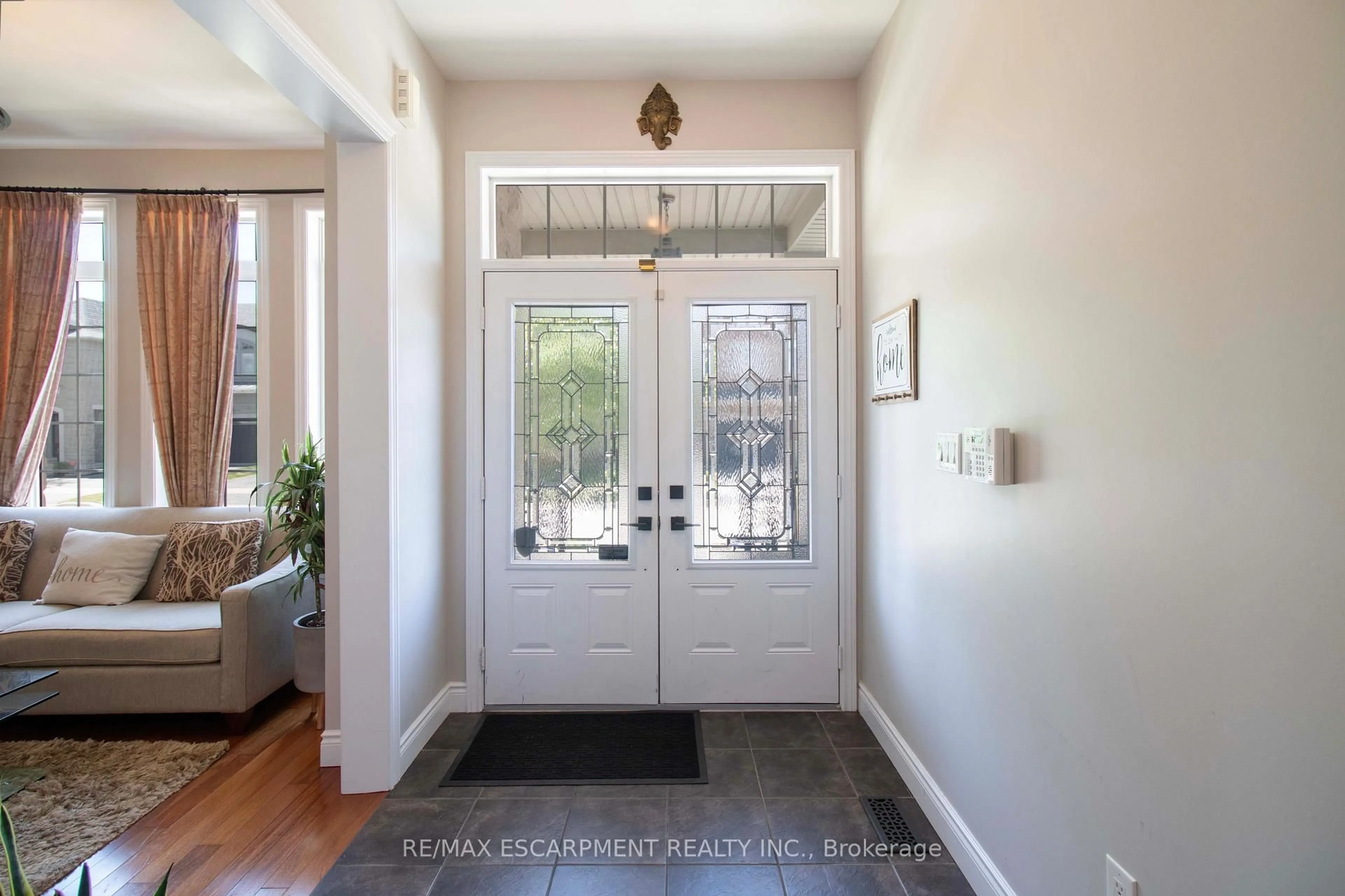 Indoor entryway for 4644 Ethel Rd, Burlington Ontario L7M 0E4