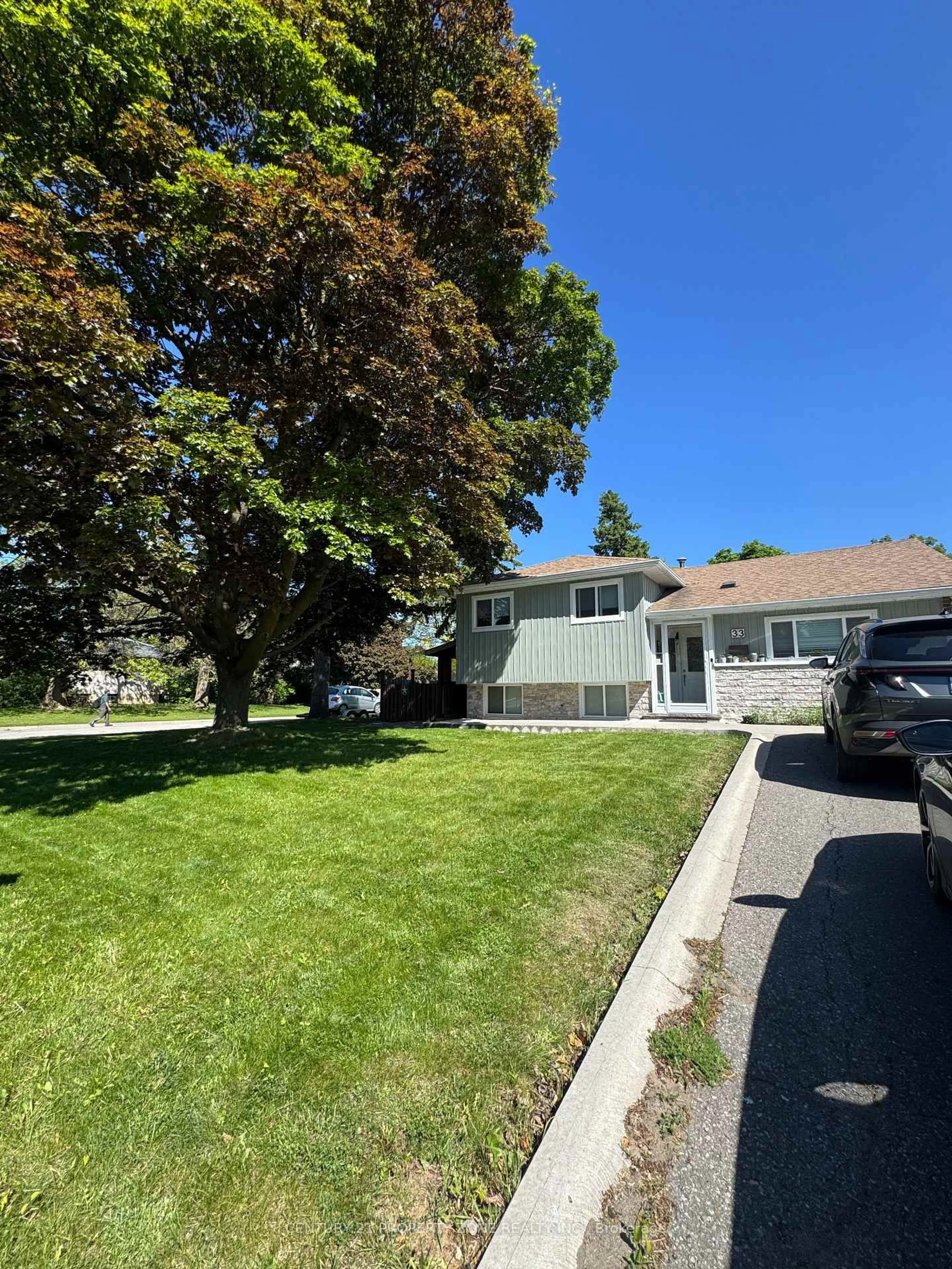 A pic from outside/outdoor area/front of a property/back of a property/a pic from drone, street for 33 Flowertown Ave, Brampton Ontario L6X 2K4