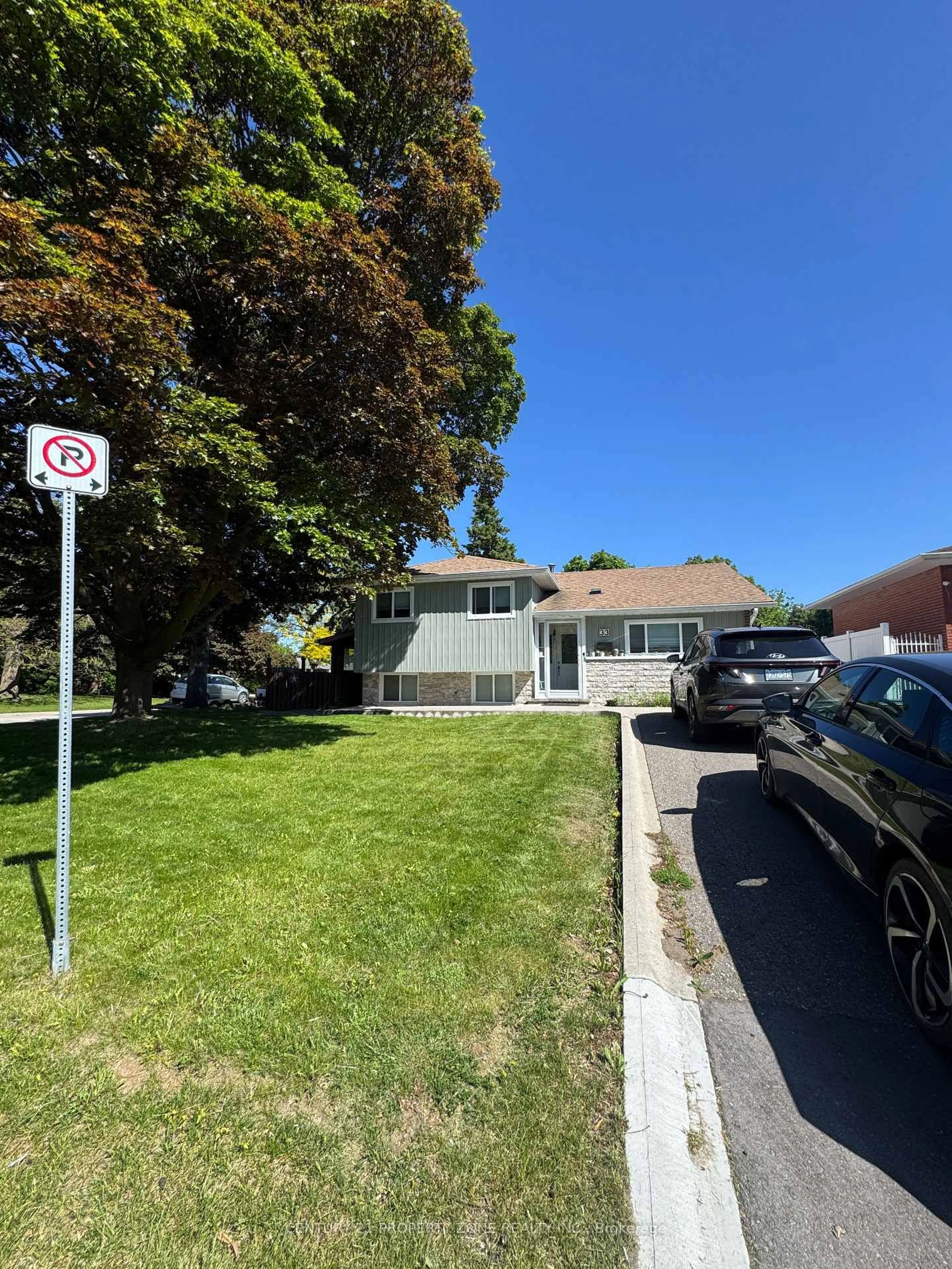 A pic from outside/outdoor area/front of a property/back of a property/a pic from drone, street for 33 Flowertown Ave, Brampton Ontario L6X 2K4