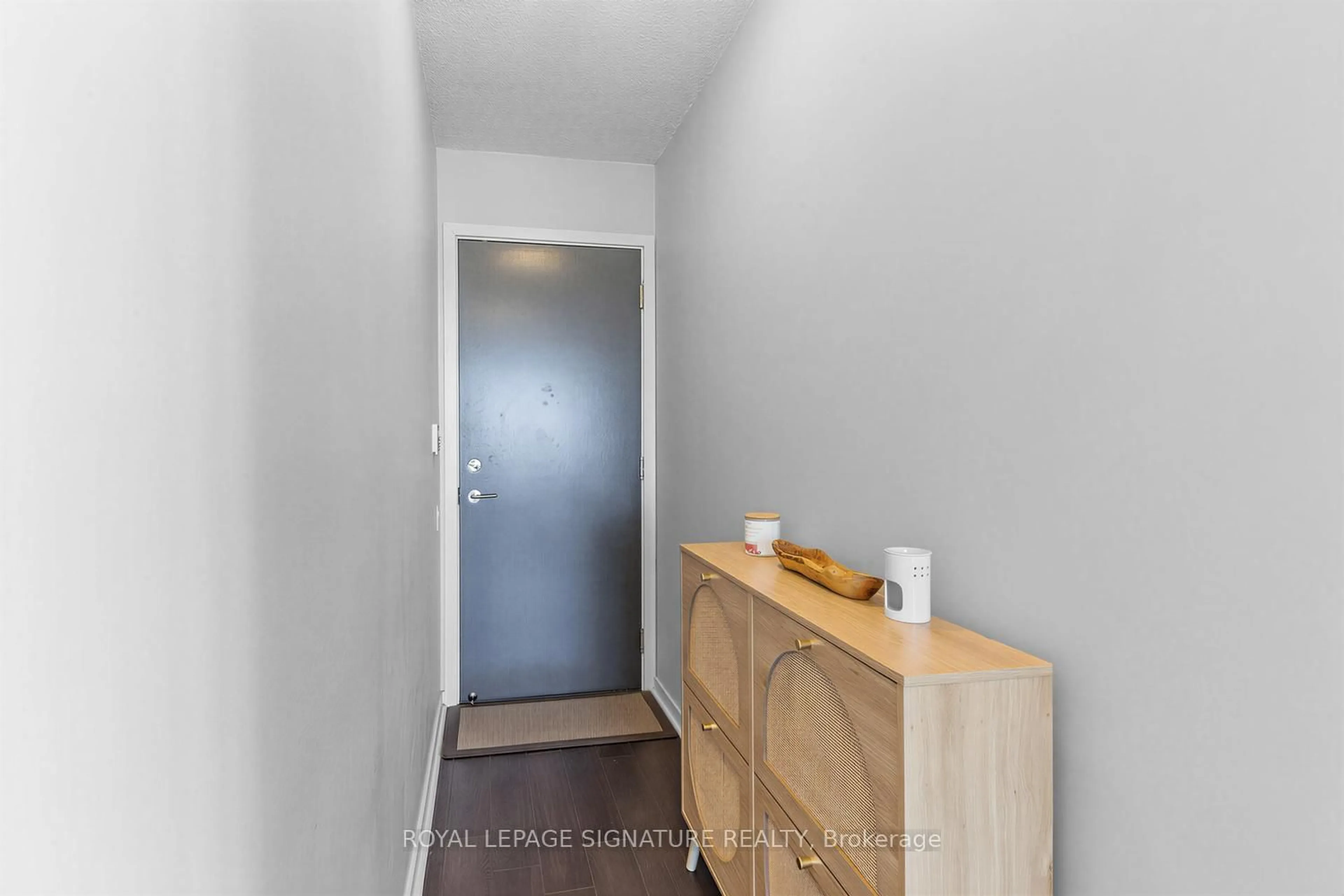 Indoor entryway for 105 The Queensway #3203, Toronto Ontario M6S 5B5