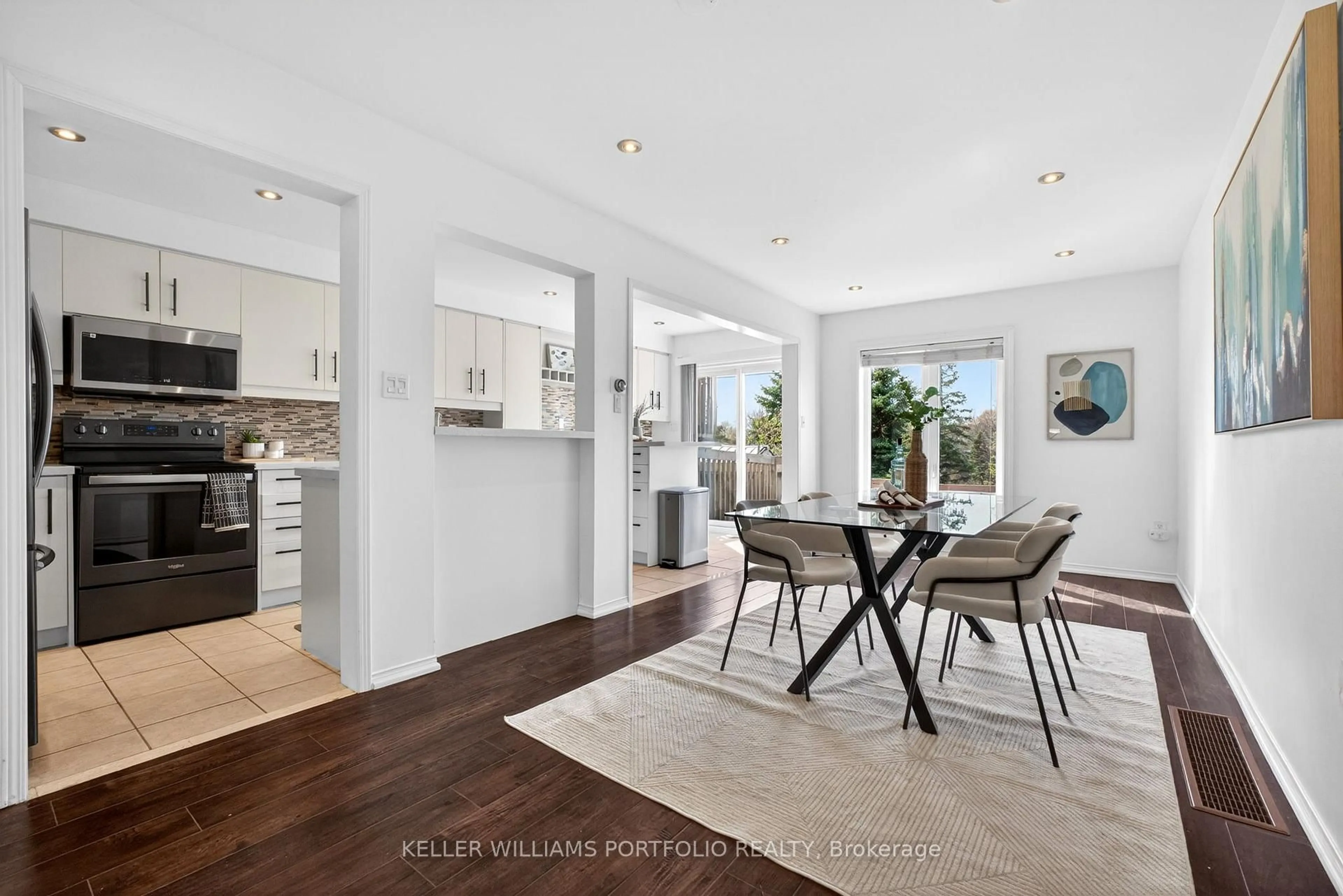 Open concept kitchen, unknown for 1575 South Parade Crt #25, Mississauga Ontario L5M 6E9