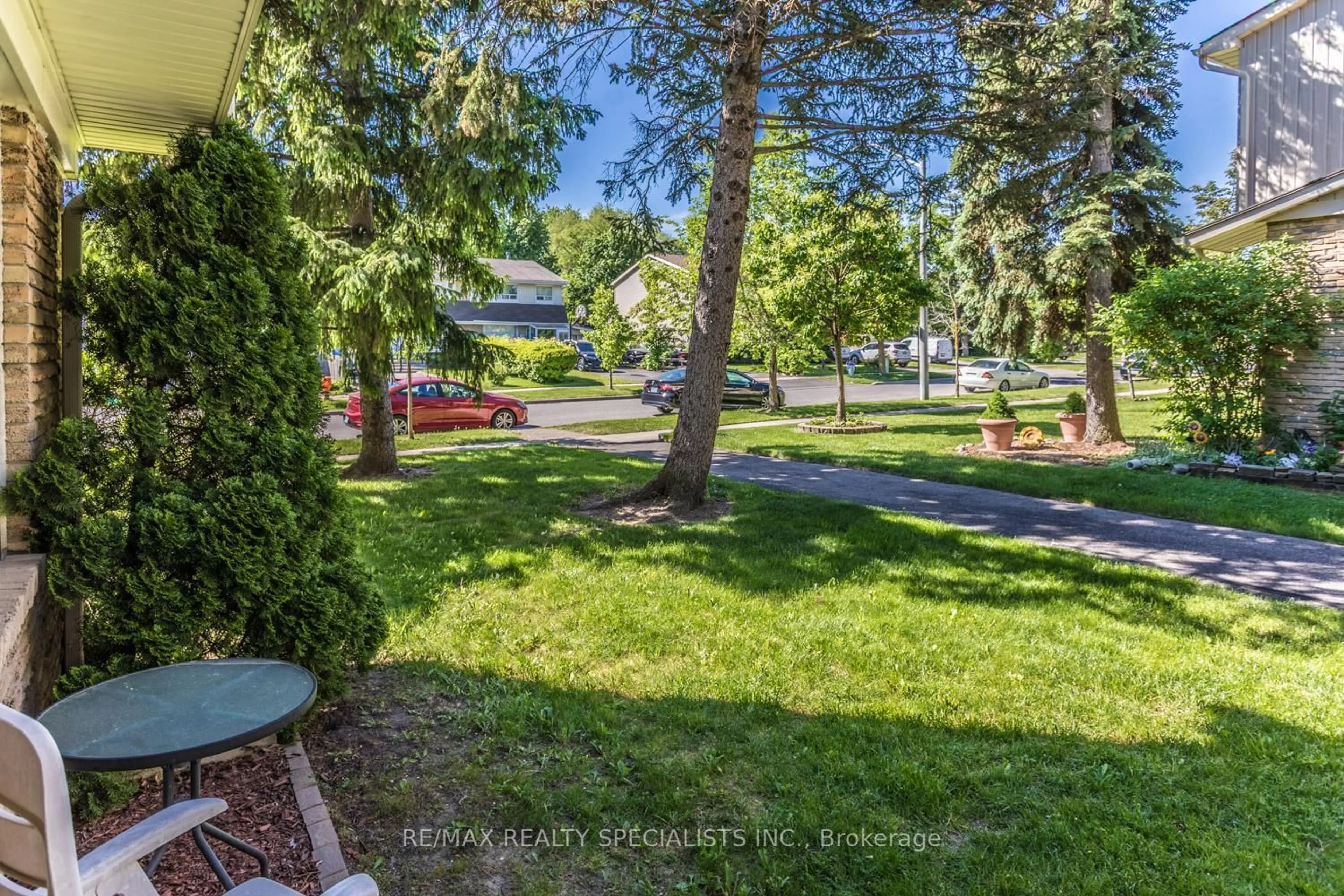 Patio, street for 98 Falconer Dr #19, Mississauga Ontario L5N 1Y2