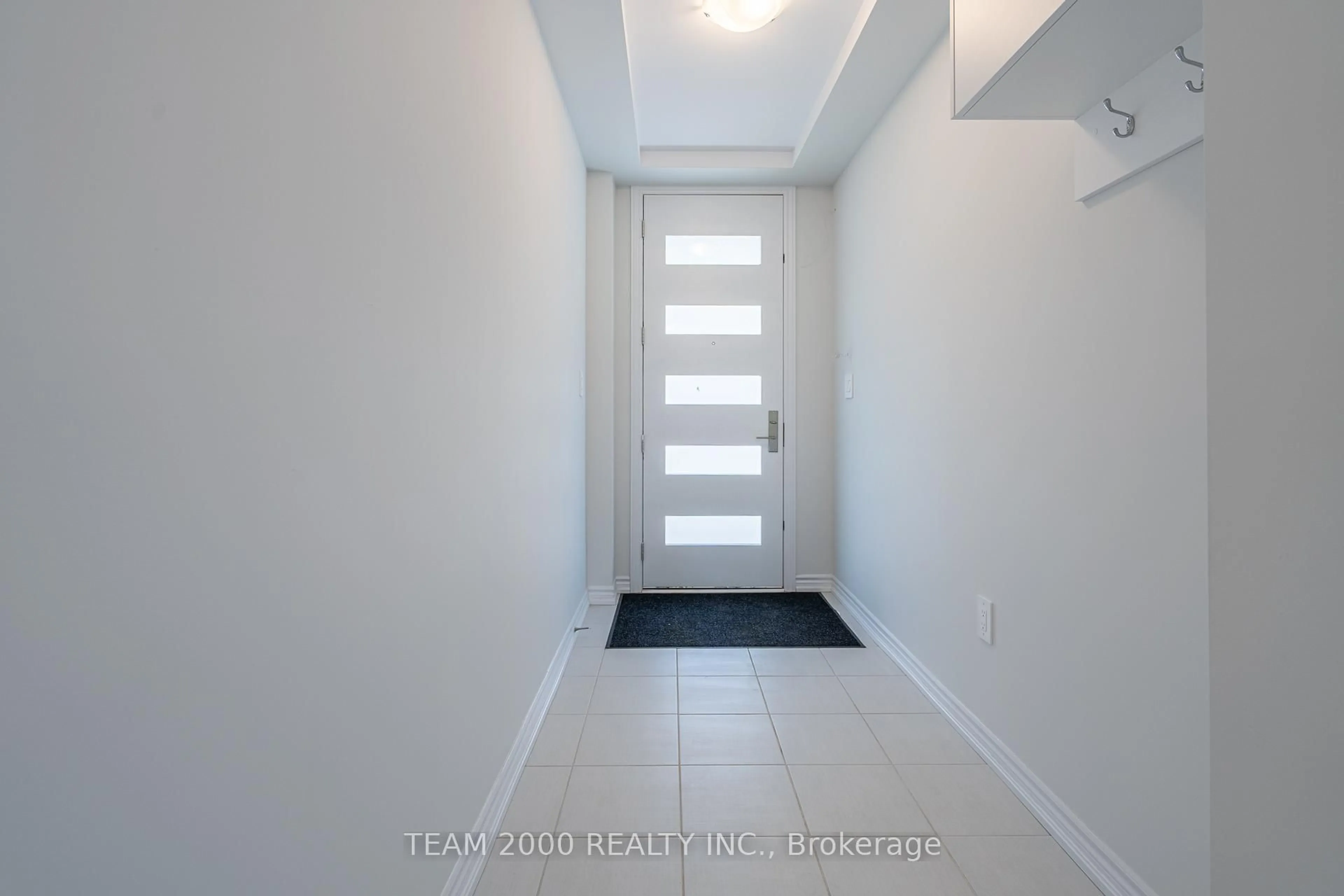 Indoor entryway for 5965 Saigon St, Mississauga Ontario L5V 0E9