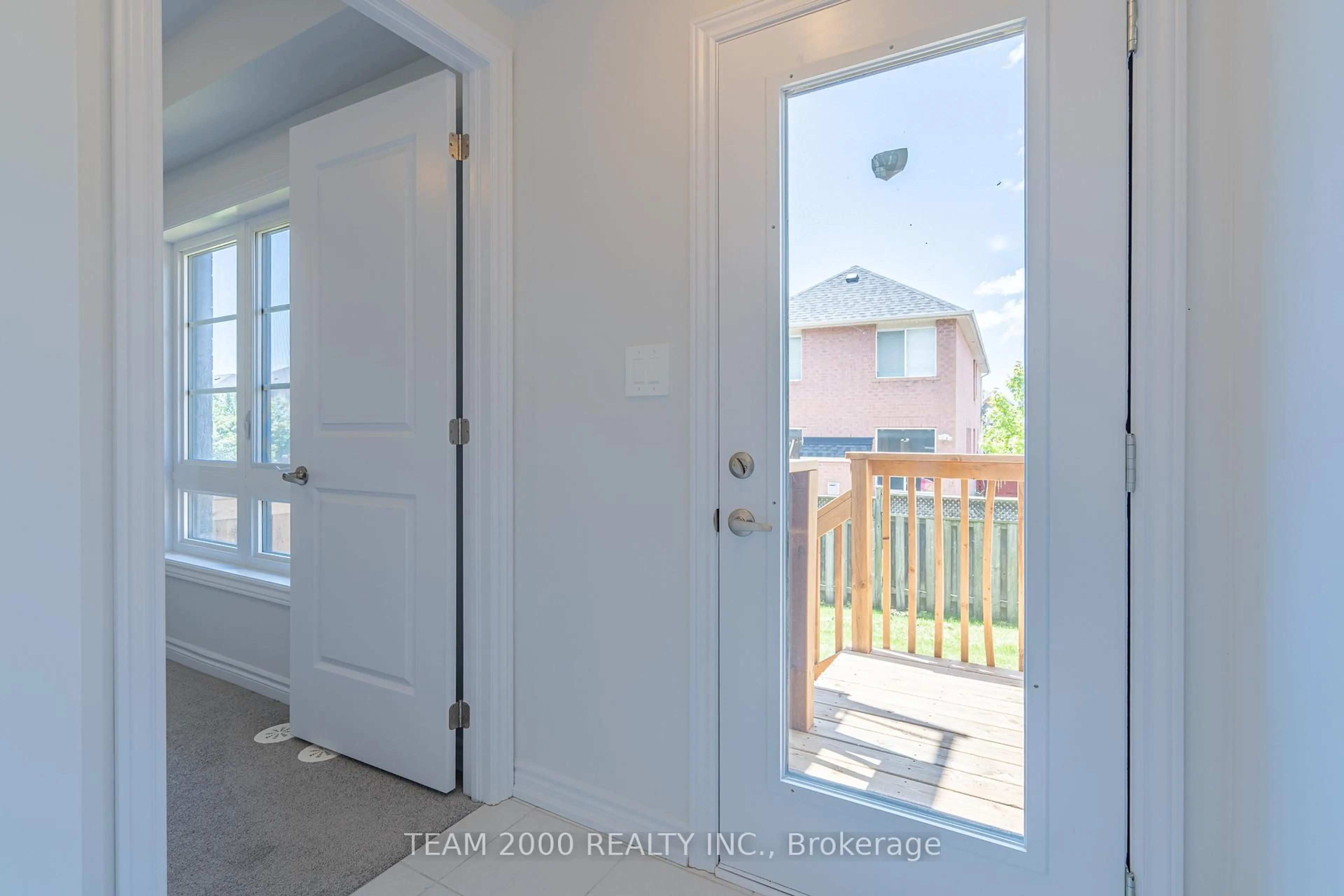Indoor entryway for 5965 Saigon St, Mississauga Ontario L5V 0E9