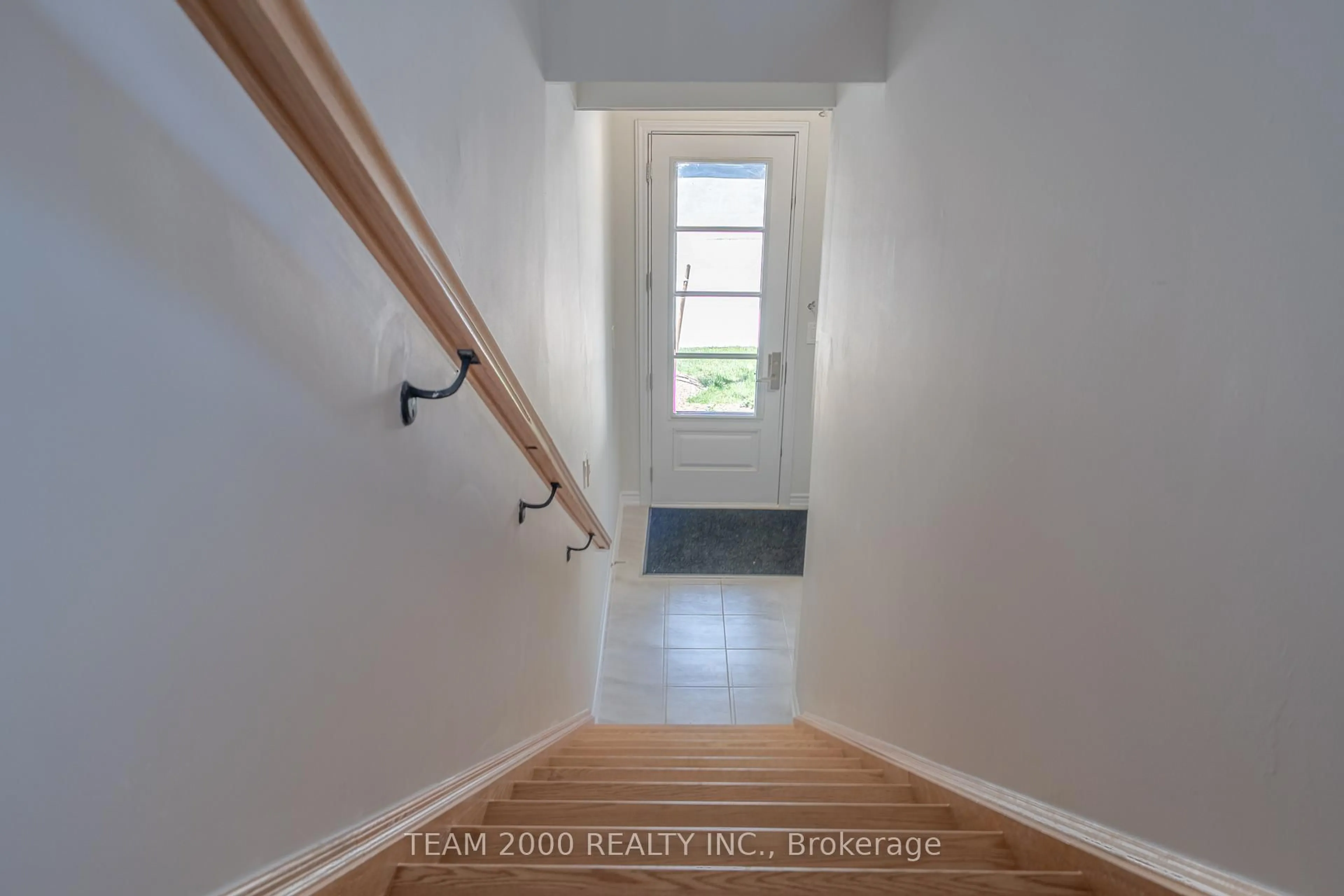 Unknown for 5938 Saigon St, Mississauga Ontario L5V 0E9