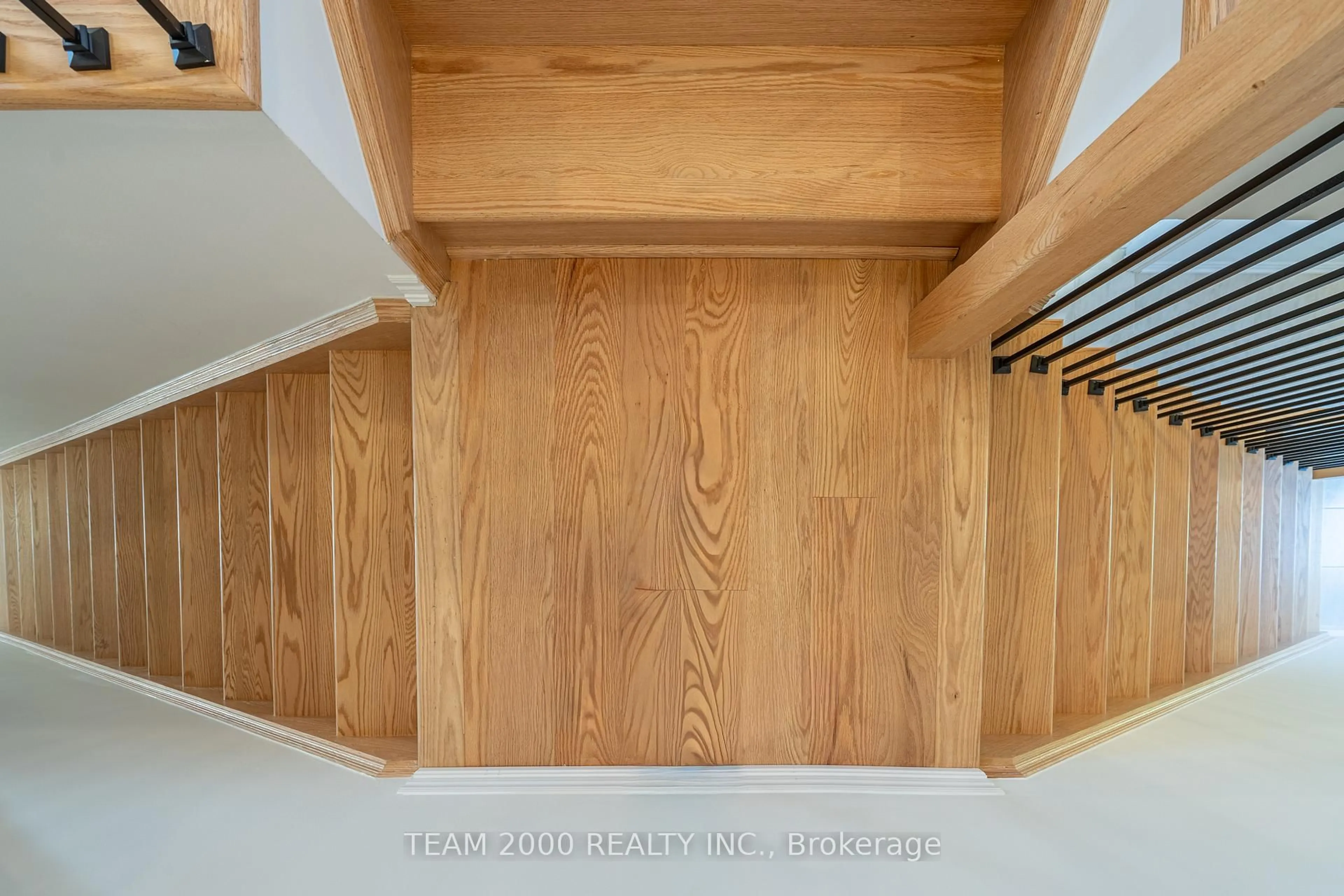 Unknown for 5938 Saigon St, Mississauga Ontario L5V 0E9