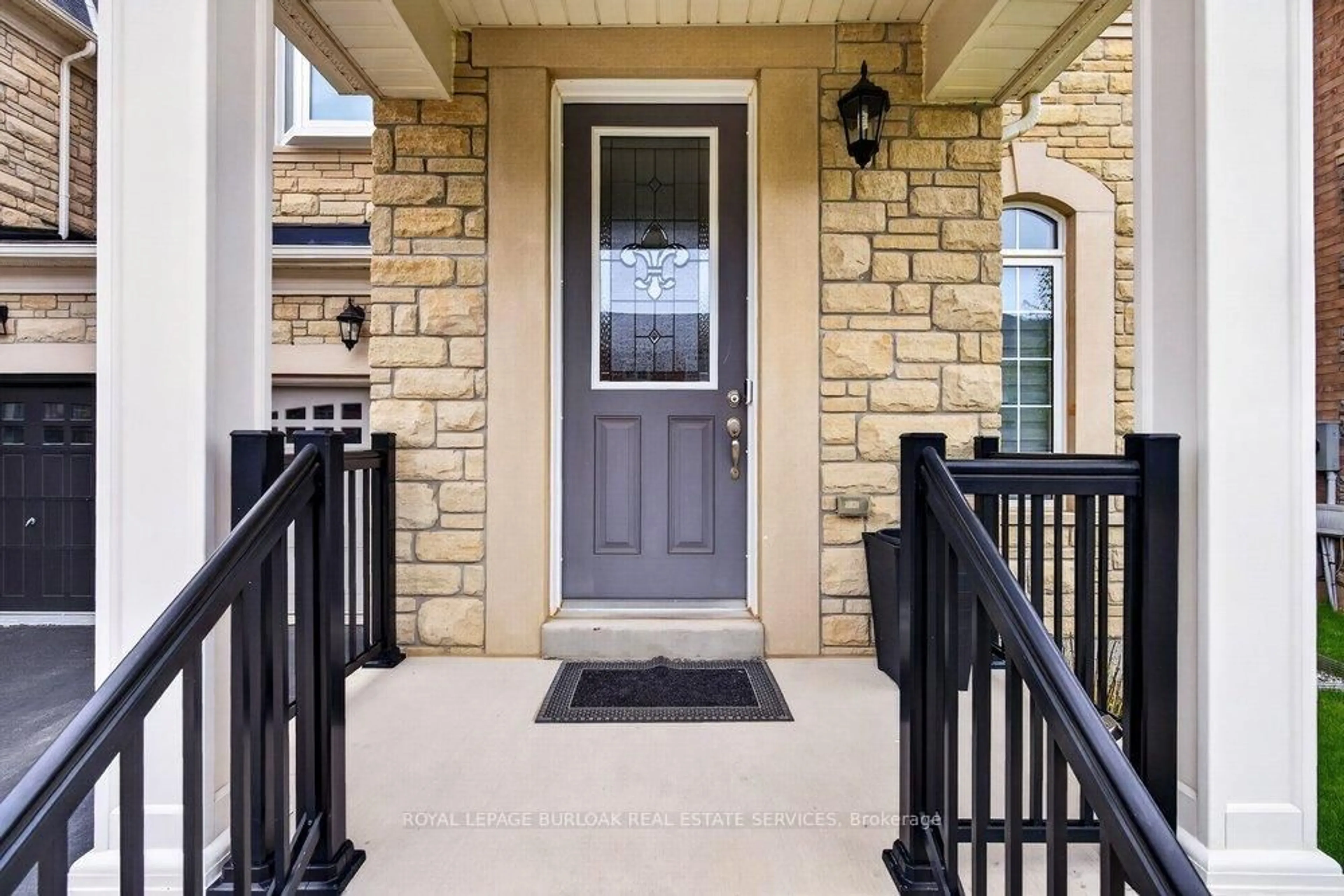 Indoor entryway for 523 Terrace Way, Oakville Ontario L6M 1N5