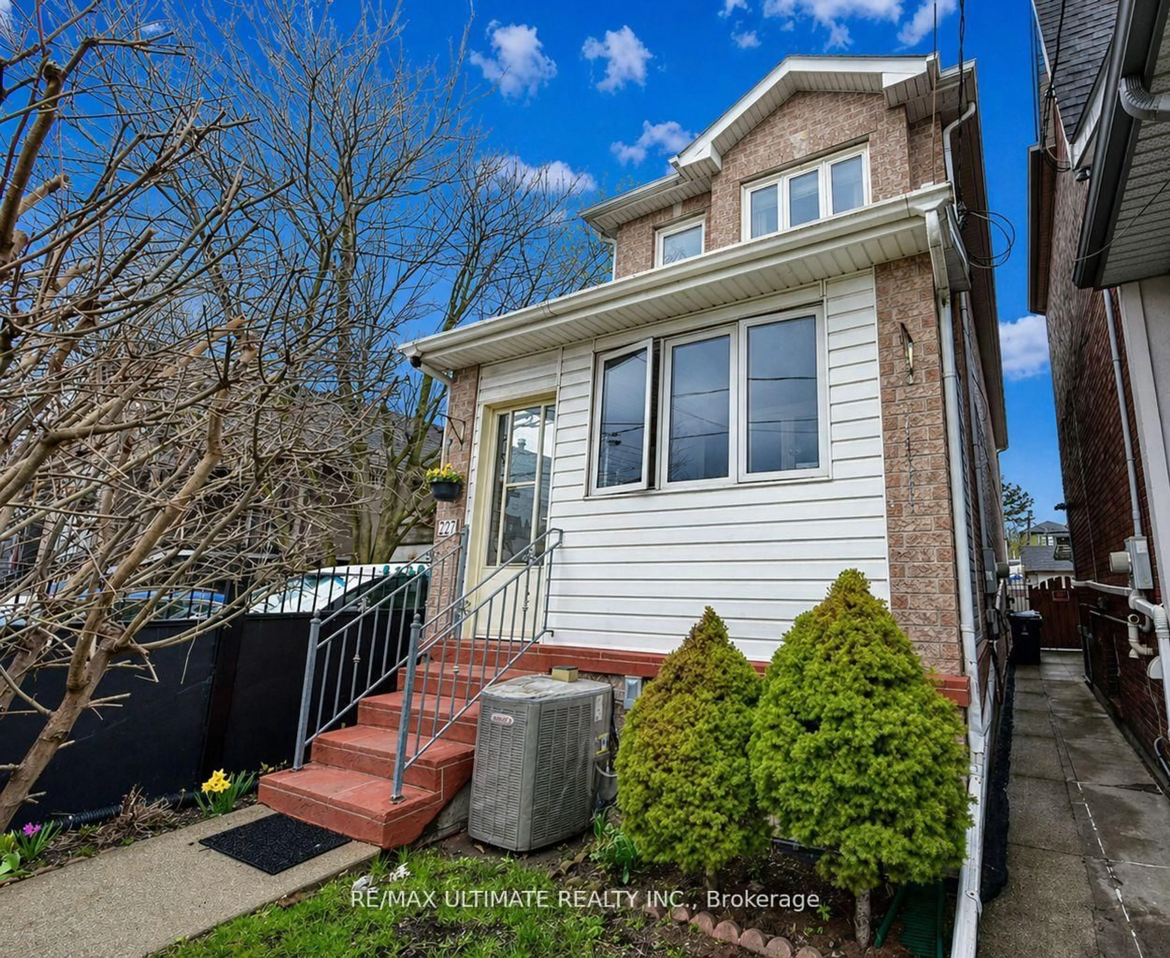 Home with vinyl exterior material, street for 227 Earlscourt Ave, Toronto Ontario M6E 4B4