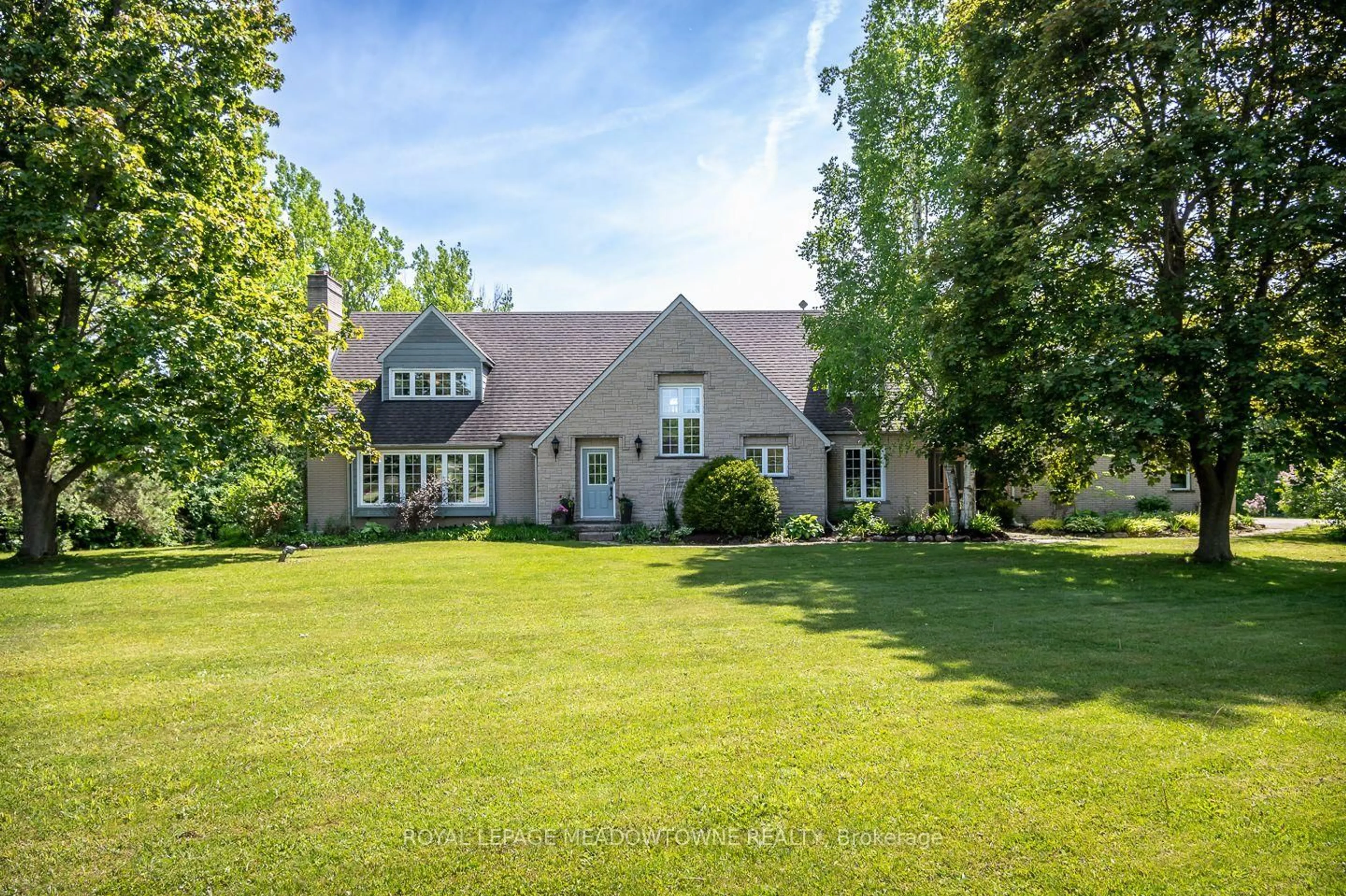 A pic from outside/outdoor area/front of a property/back of a property/a pic from drone, unknown for 11276 Amos Dr, Milton Ontario L0P 1B0