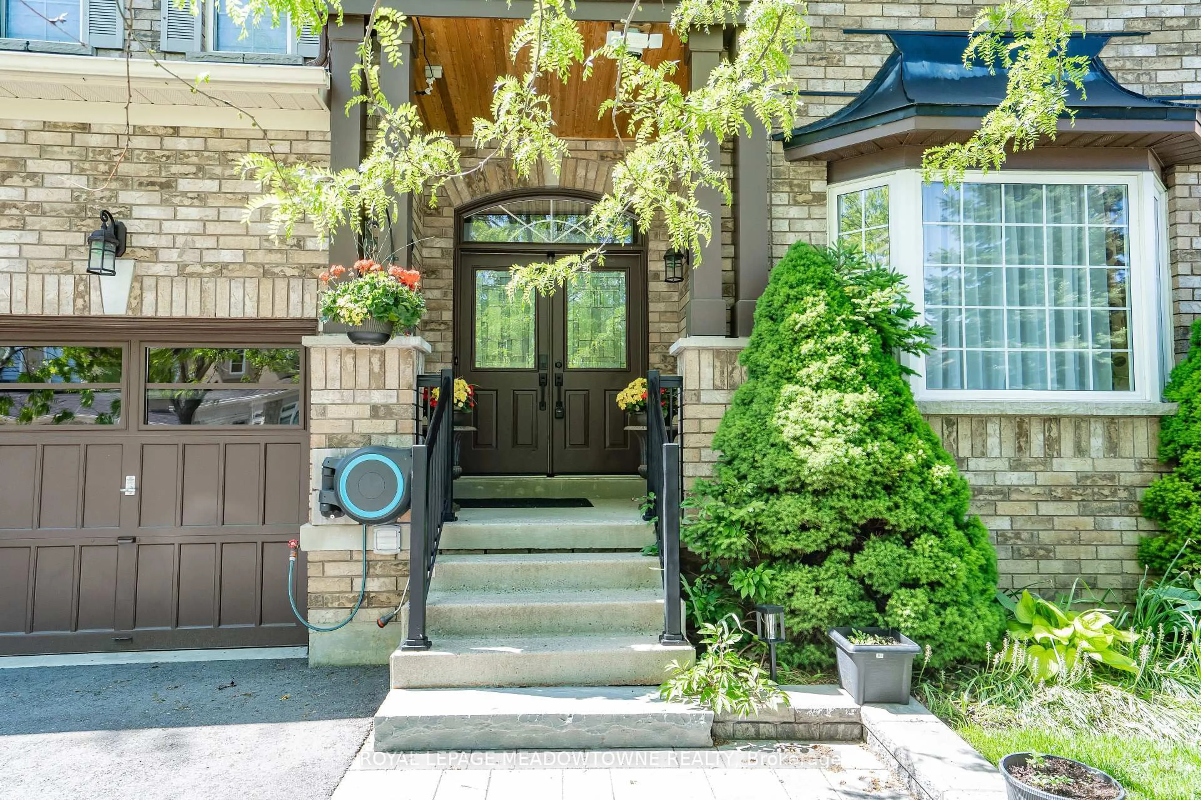 Indoor entryway for 26 Emperor Dr, Brampton Ontario L6P 1X5