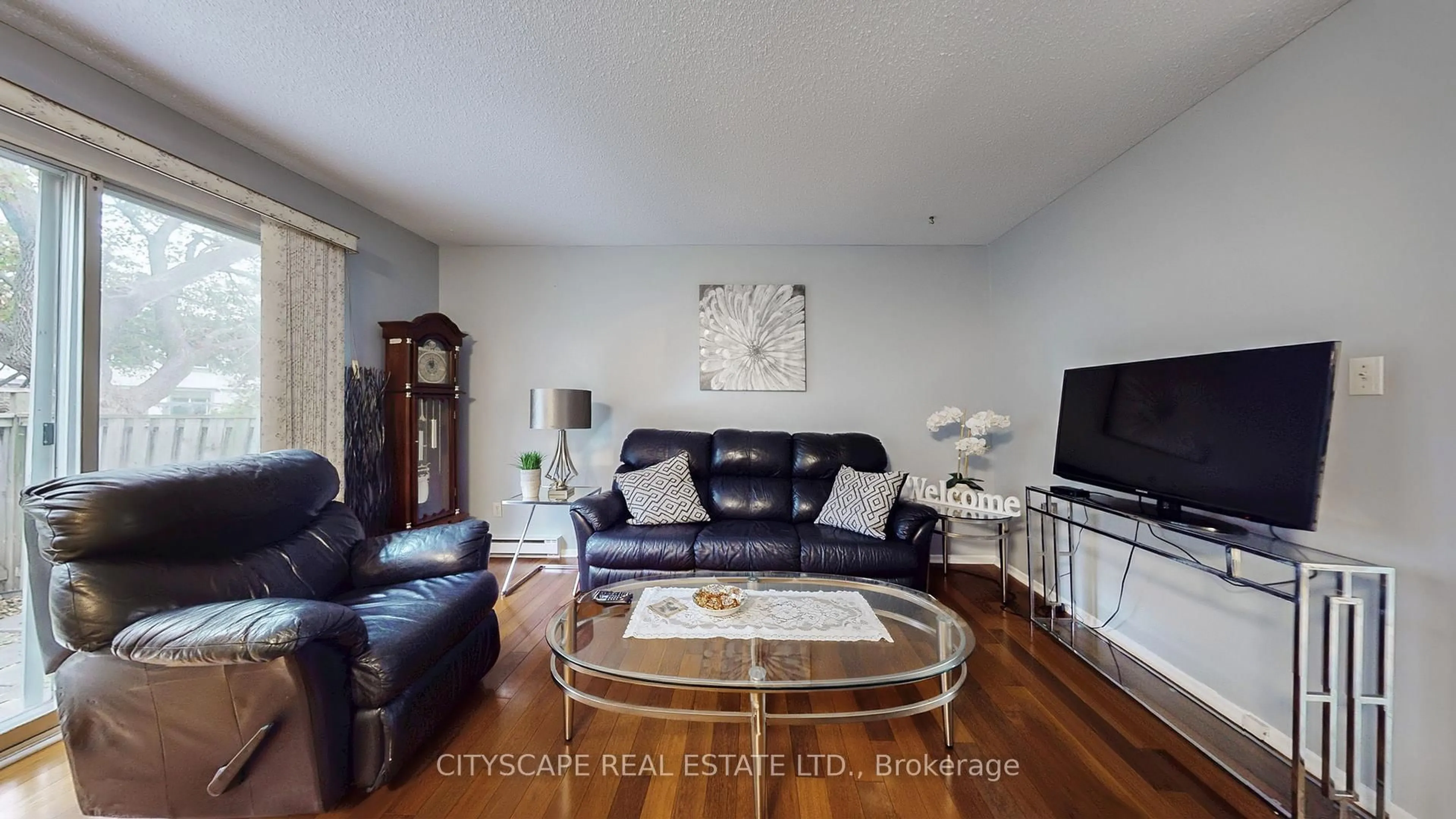 Living room with furniture, wood/laminate floor for 2701 Aquitaine Ave #6, Mississauga Ontario L5N 2H7