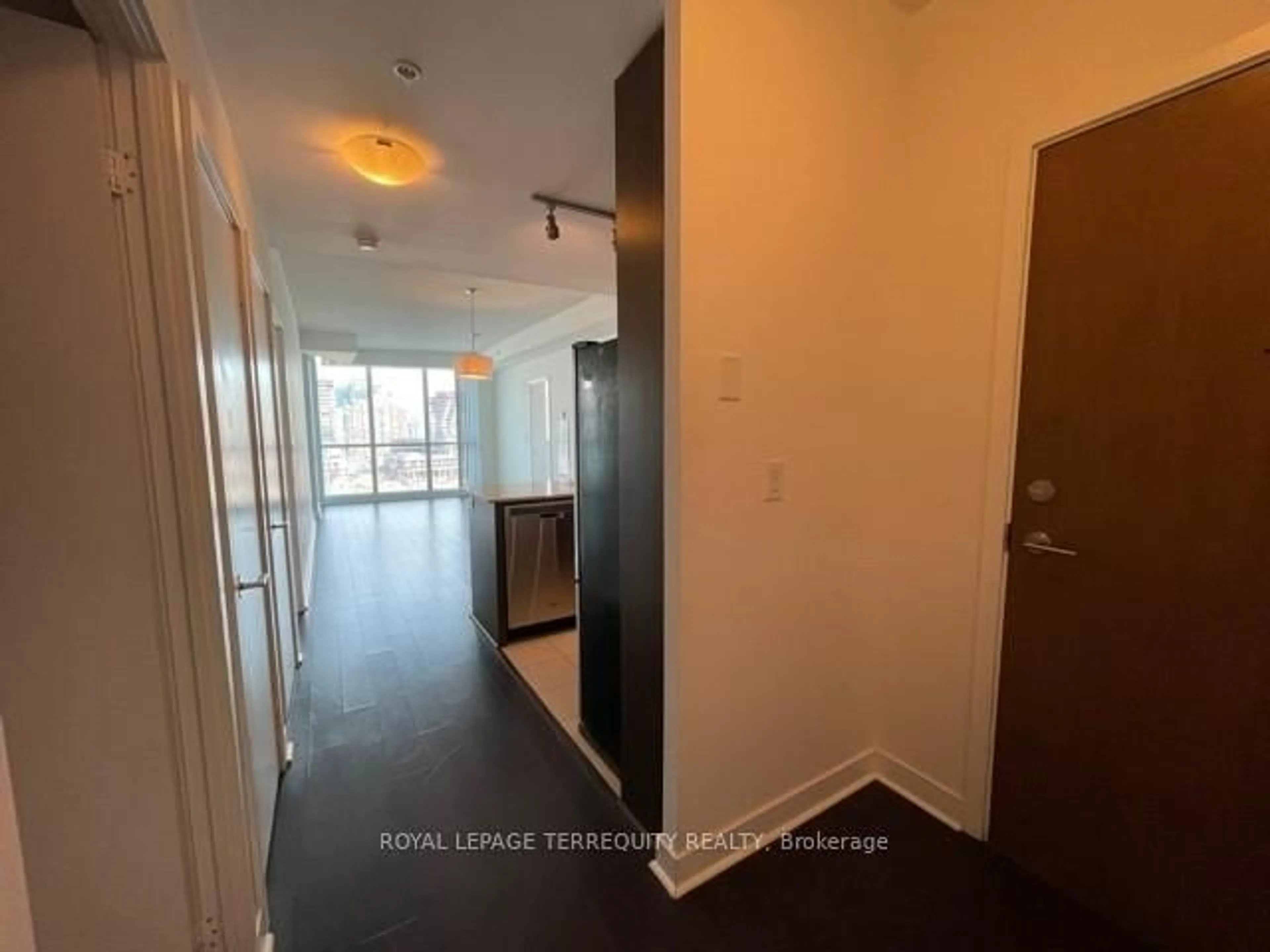 Indoor foyer for 3985 Grand Park Dr #1001, Mississauga Ontario L5B 0H8