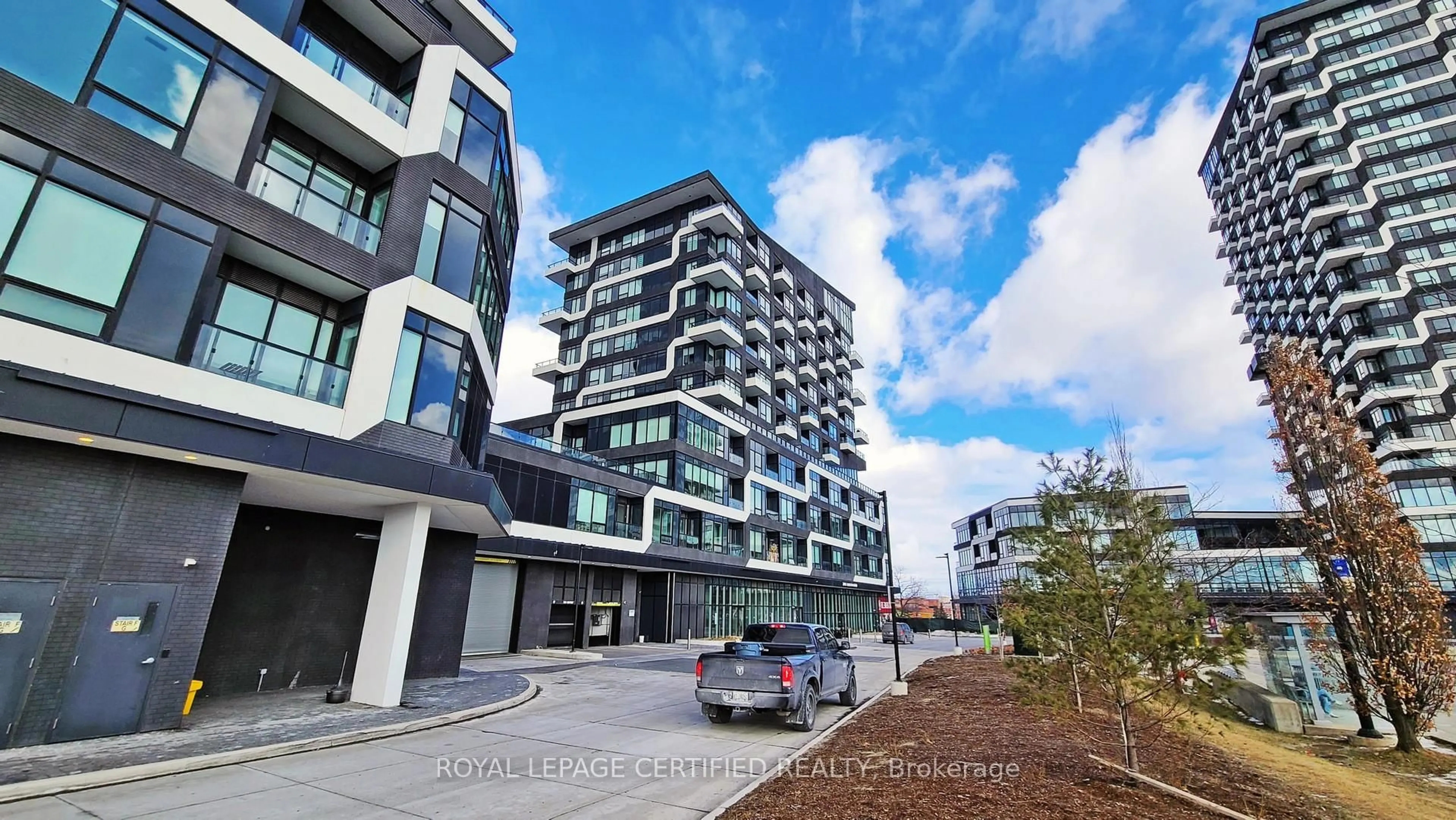 A pic from outside/outdoor area/front of a property/back of a property/a pic from drone, building for 2485 Taunton Rd #826, Oakville Ontario L6H 3R8
