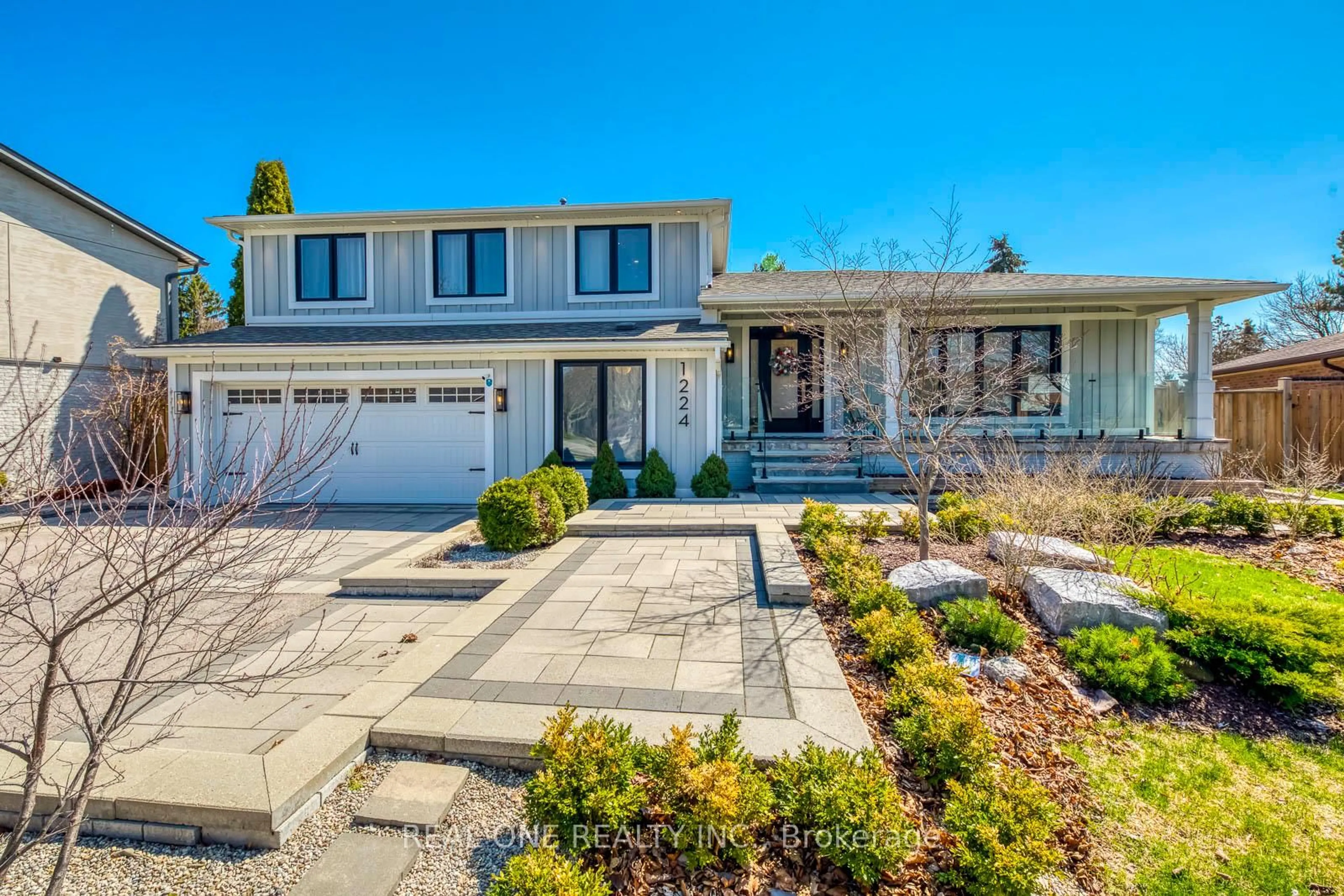Home with vinyl exterior material, street for 1224 Willowbrook Dr, Oakville Ontario L6L 2K1