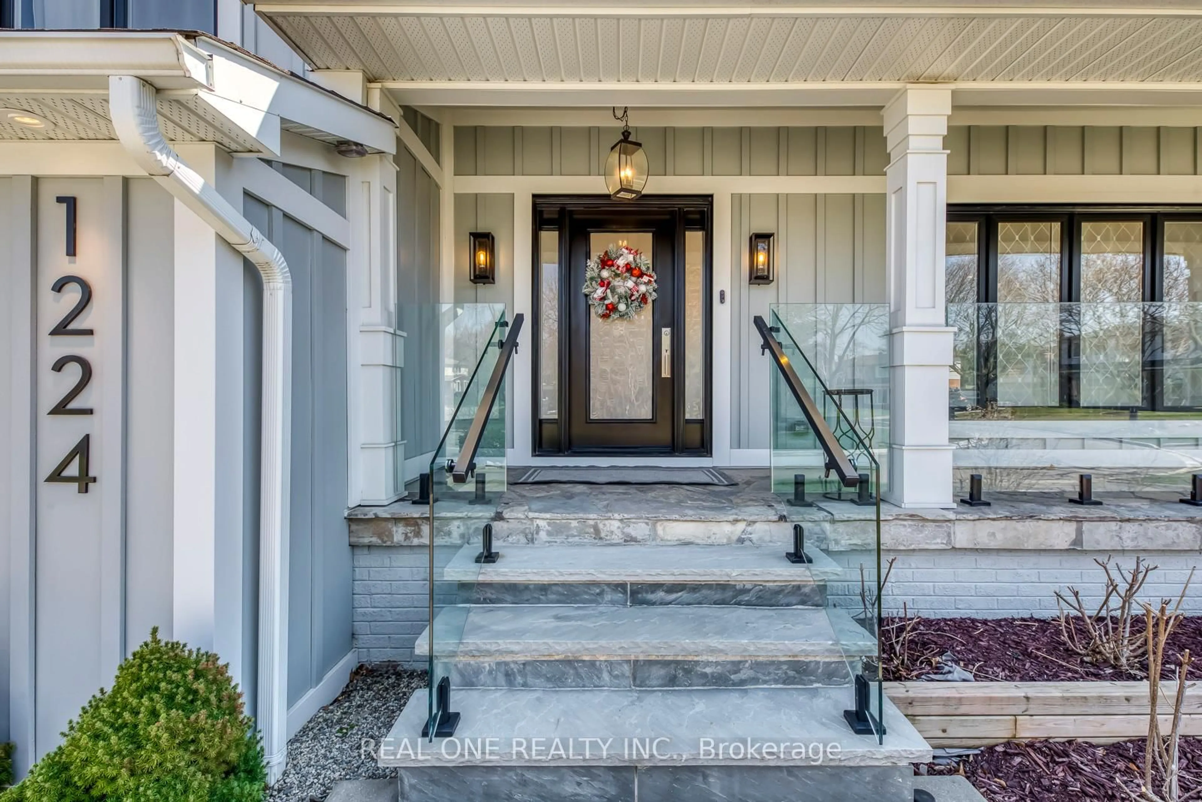 Indoor entryway for 1224 Willowbrook Dr, Oakville Ontario L6L 2K1