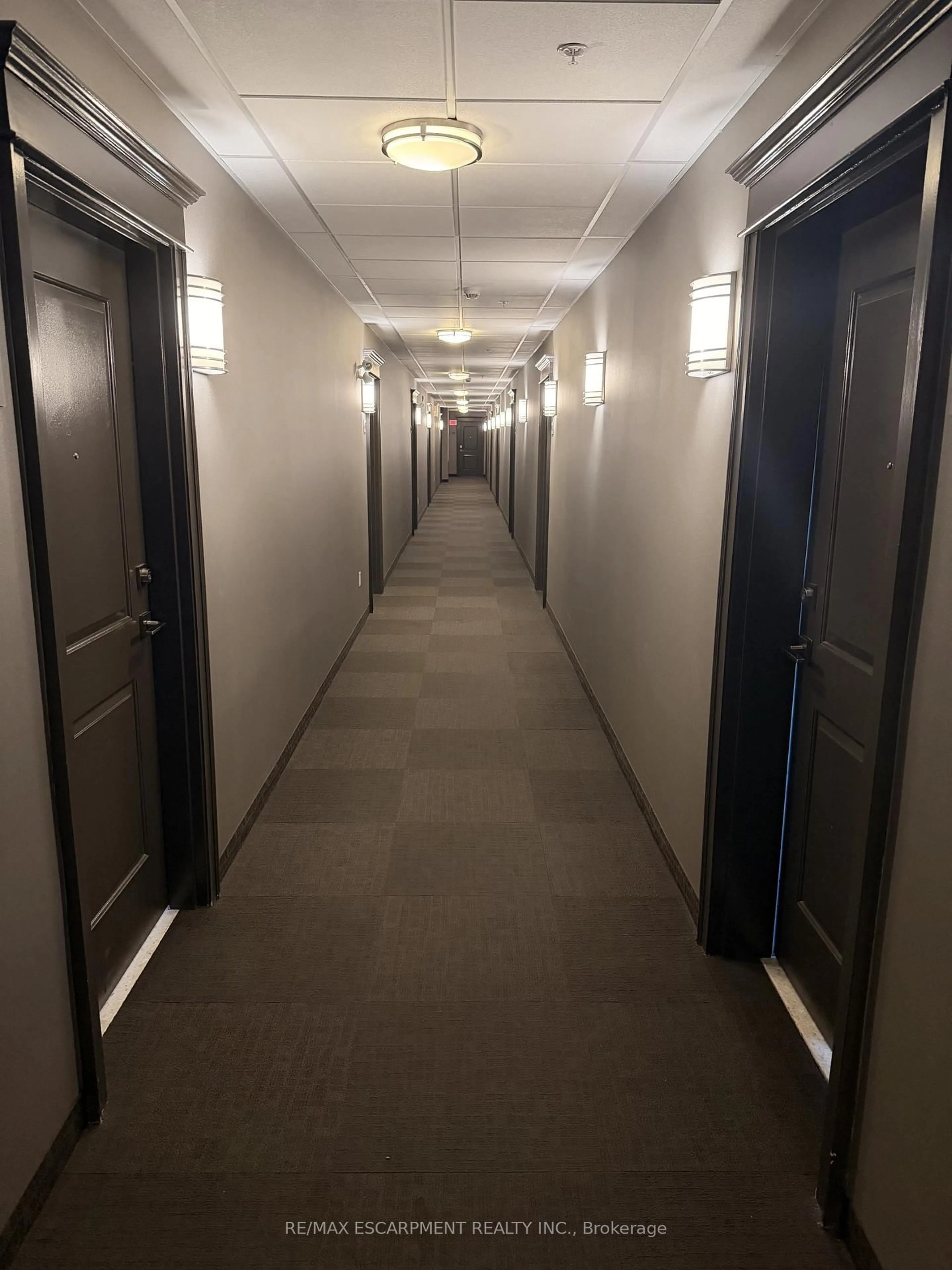 A pic of a room for 5010 Corporate Dr #408, Burlington Ontario L7L 0H6