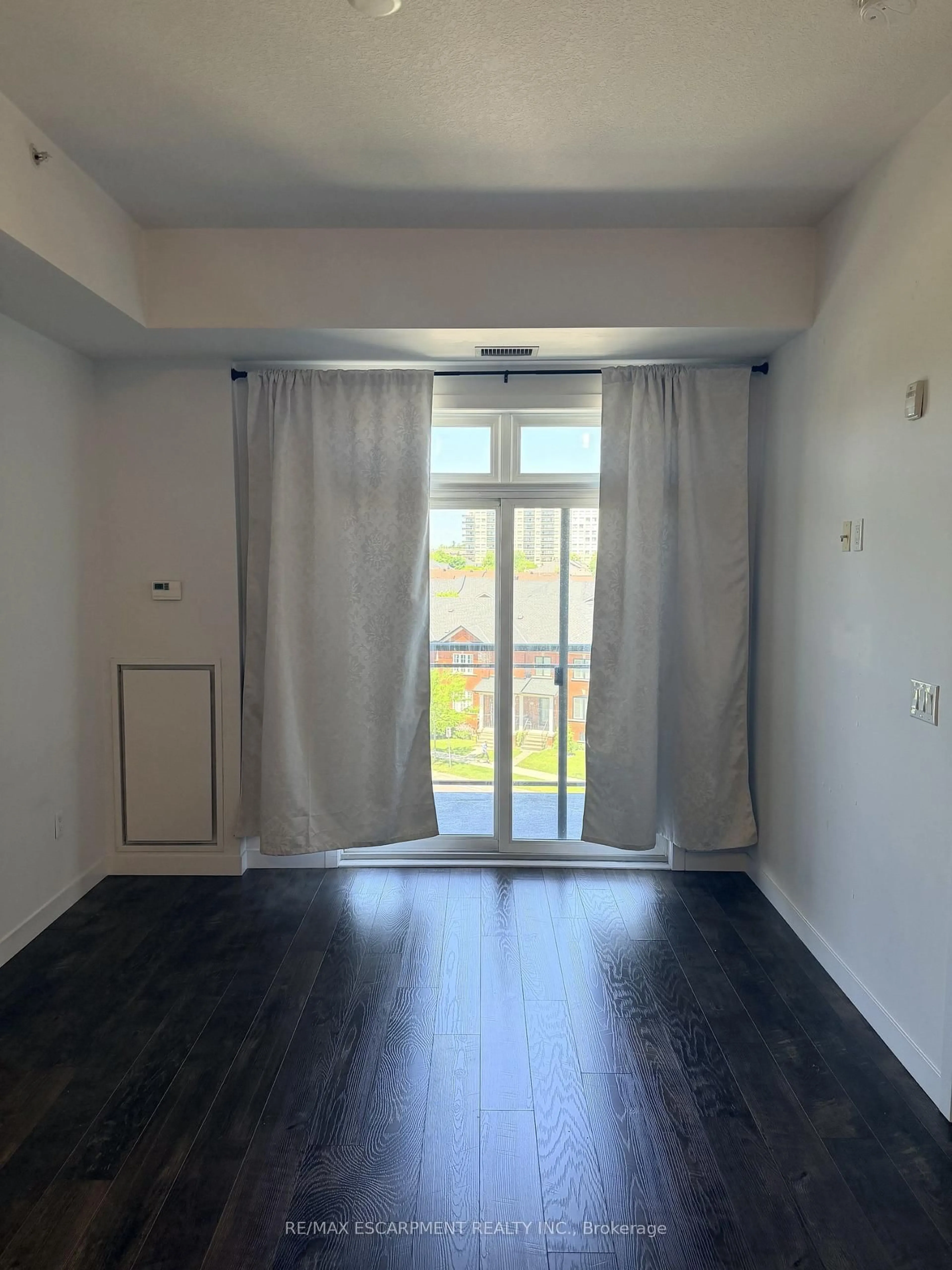 A pic of a room for 5010 Corporate Dr #408, Burlington Ontario L7L 0H6