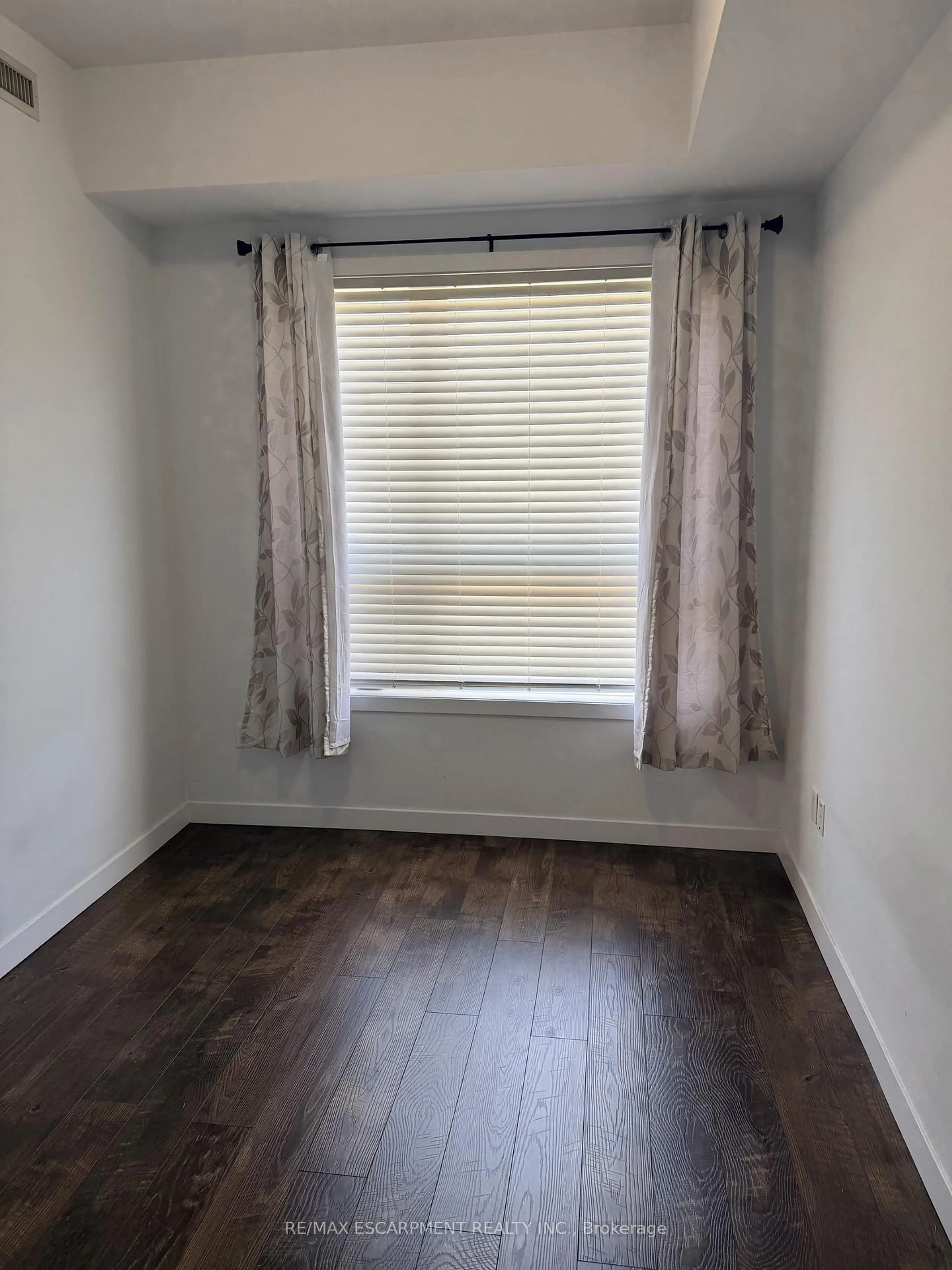 A pic of a room for 5010 Corporate Dr #408, Burlington Ontario L7L 0H6