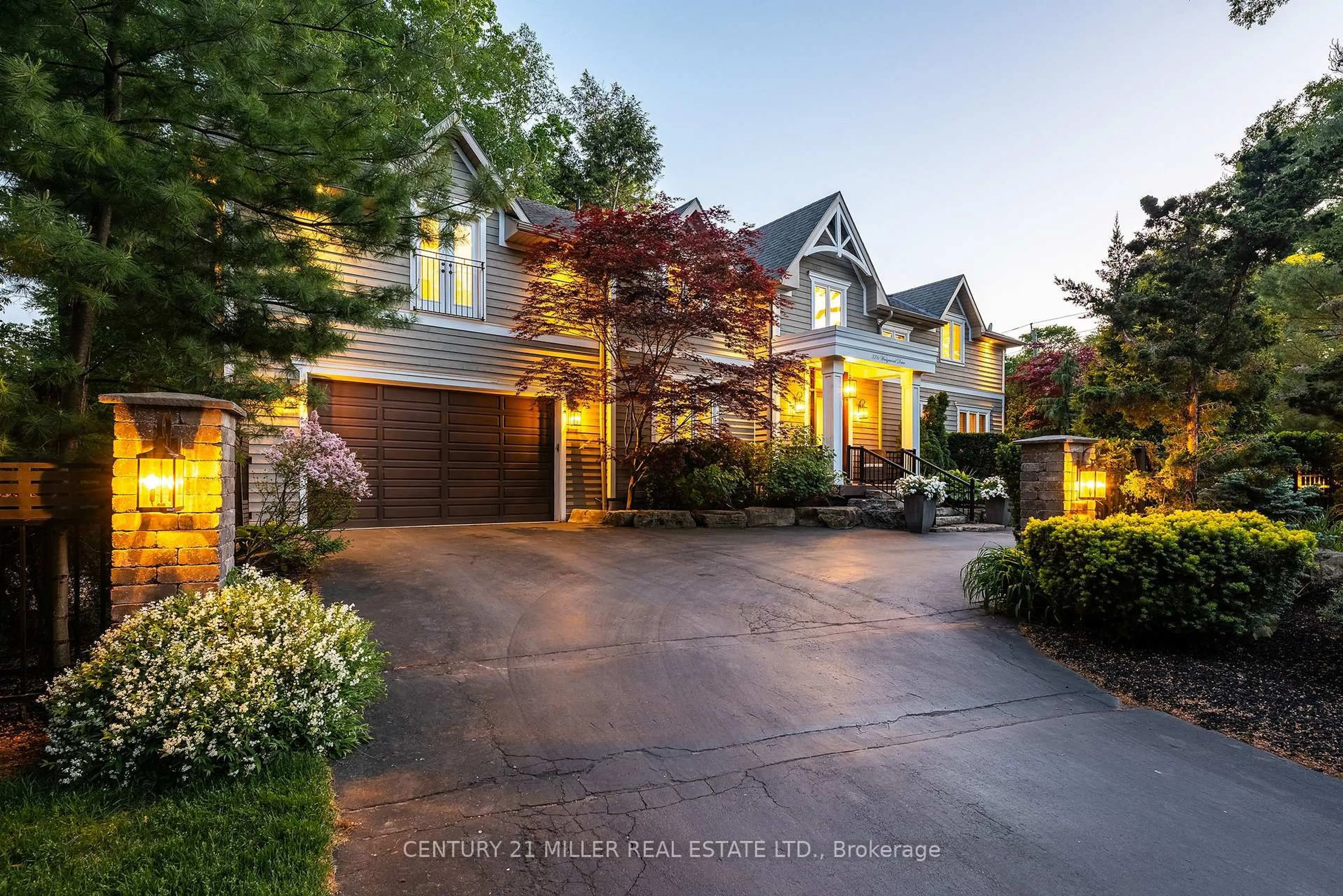 Home with brick exterior material, street for 376 Wedgewood Dr, Oakville Ontario L6J 4S1