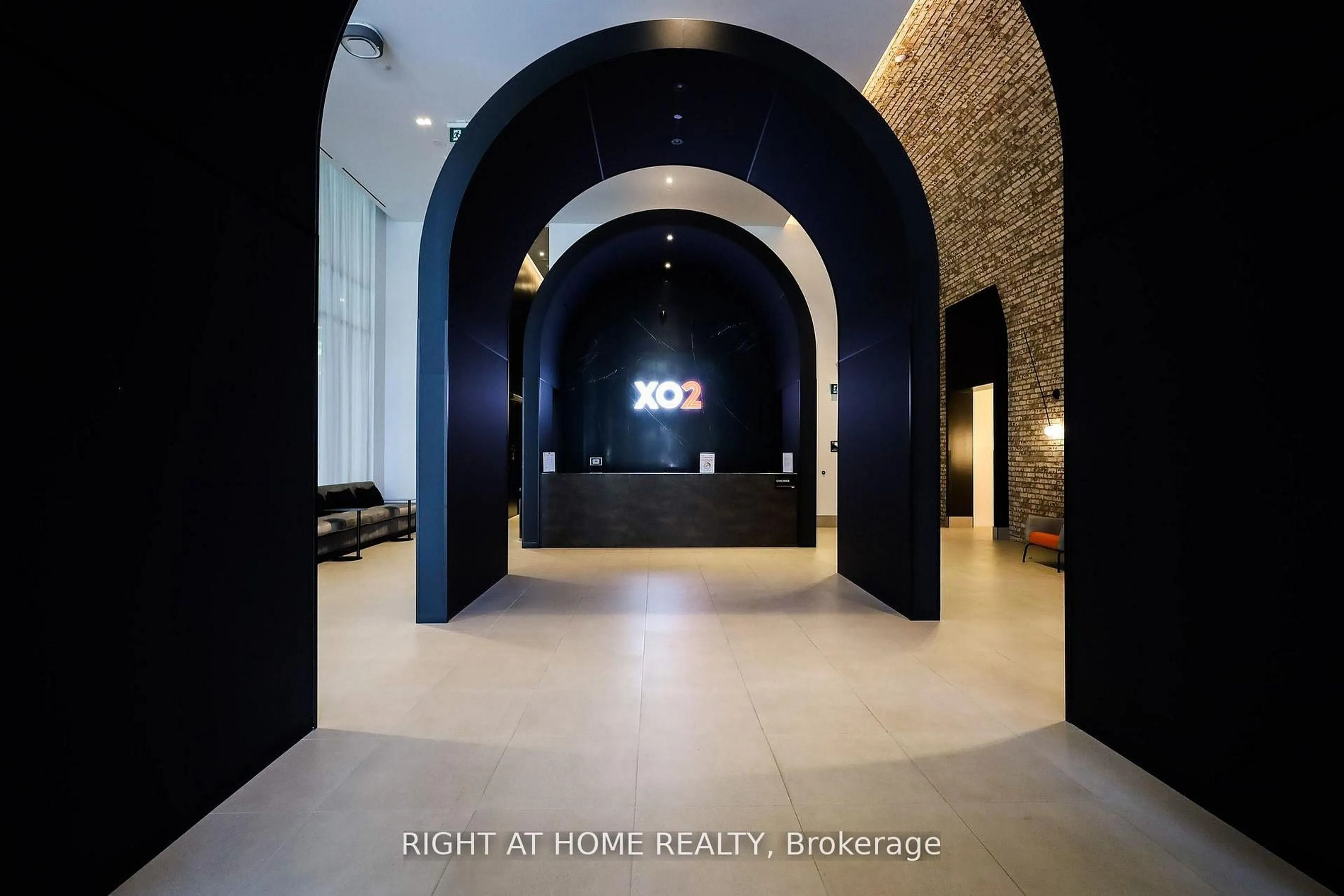 Indoor foyer for 285 Dufferin St #1608, Toronto Ontario M6K 1E6