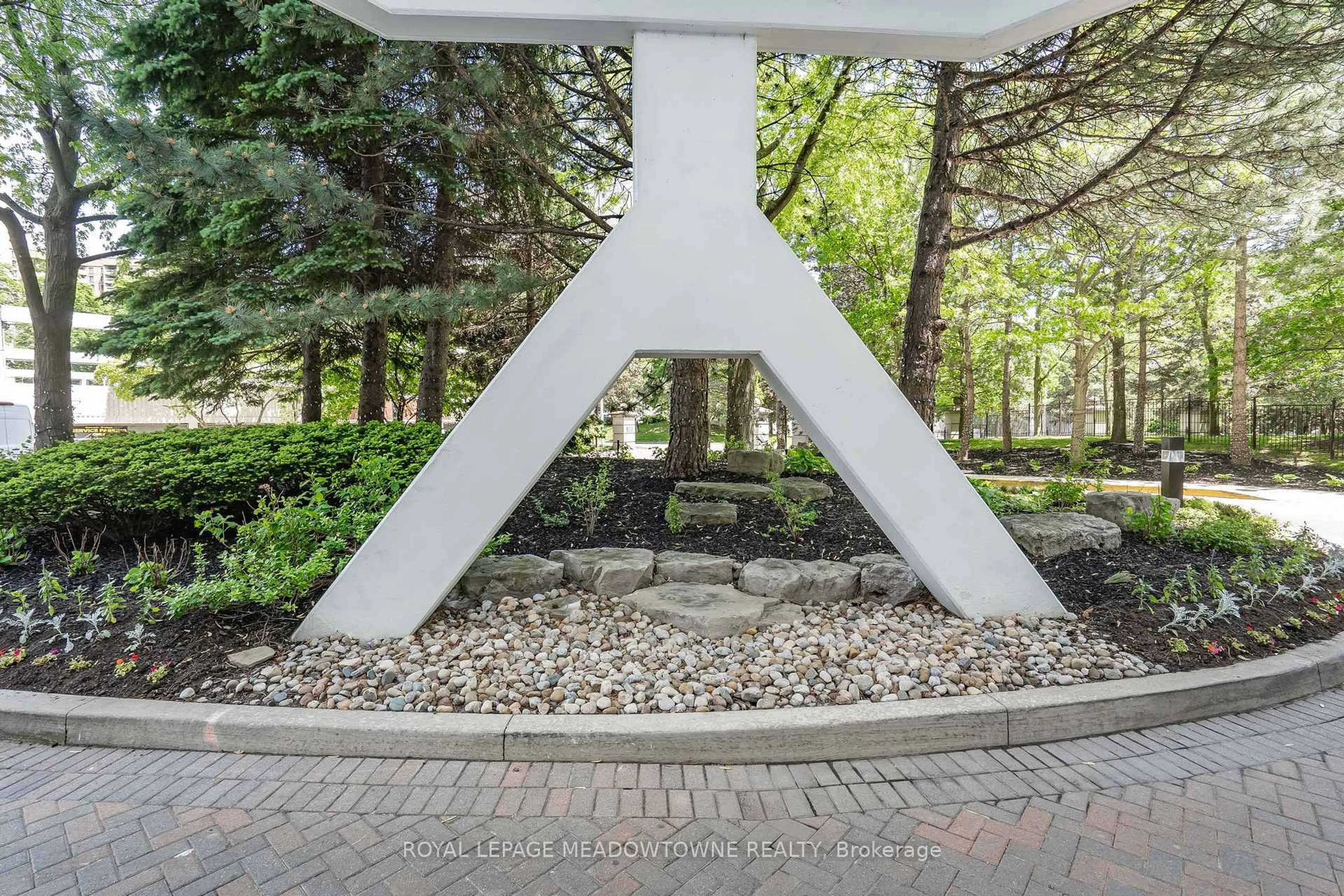 Patio, forest/trees view for 3650 Kaneff Cres #3303, Mississauga Ontario L5A 4A1